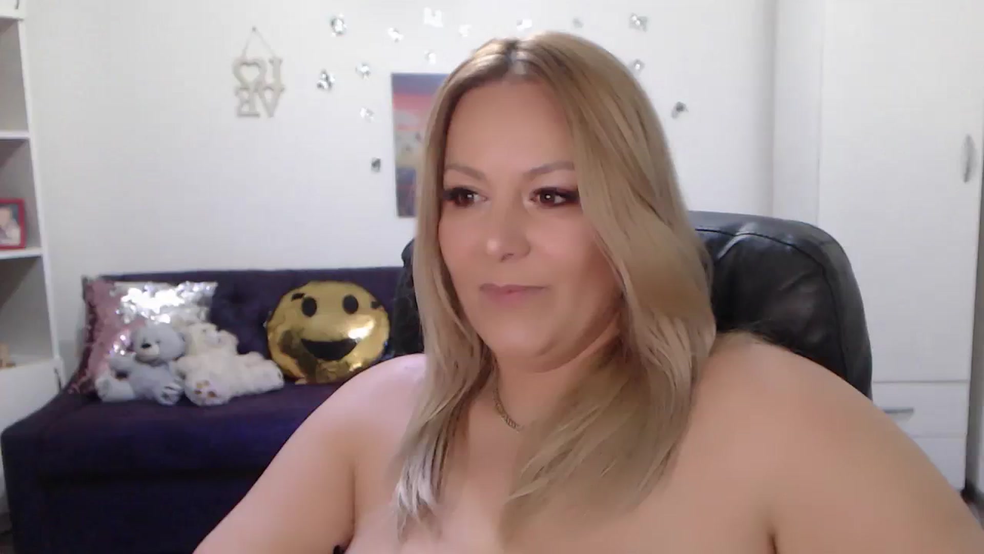 Gallery image thumbnail from A_baby_Boo's myfreecams stream on, 01/14/2024, 21:46 image 19 of 20