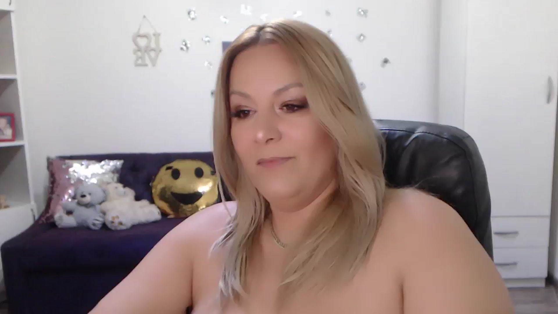 Gallery image thumbnail from A_baby_Boo's myfreecams stream on, 01/14/2024, 21:46 image 1 of 20