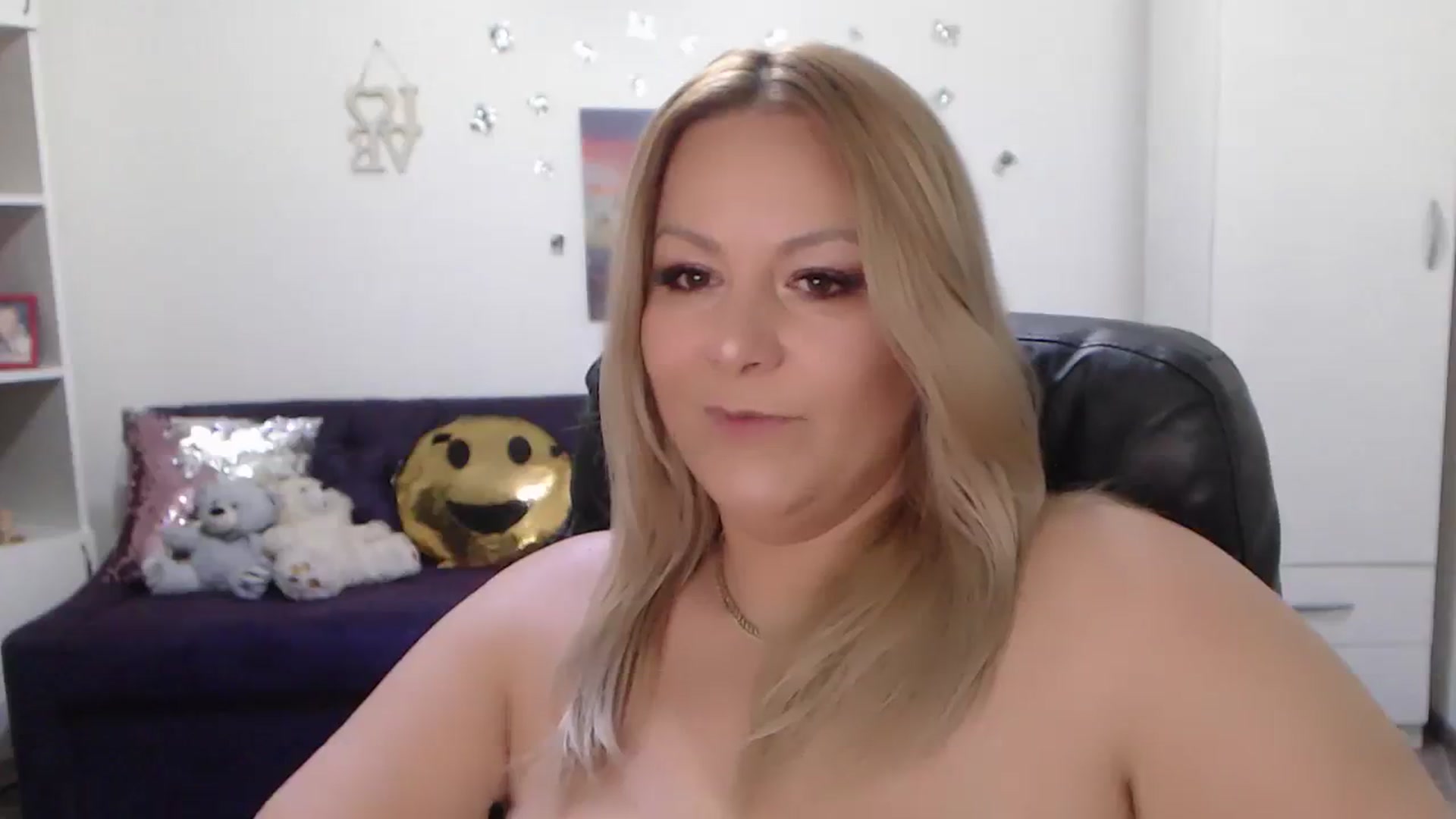 Gallery image thumbnail from A_baby_Boo's myfreecams stream on, 01/14/2024, 21:46 image 11 of 20