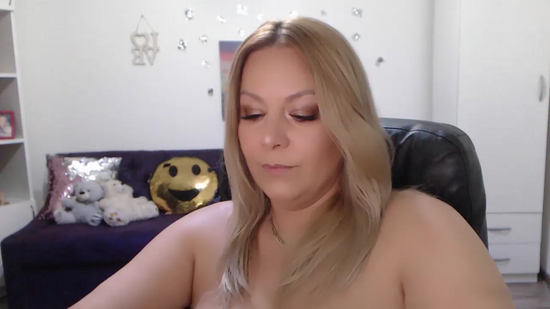 Gallery image thumbnail from A_baby_Boo's myfreecams stream on, 01/14/2024, 21:46 image 16 of 20