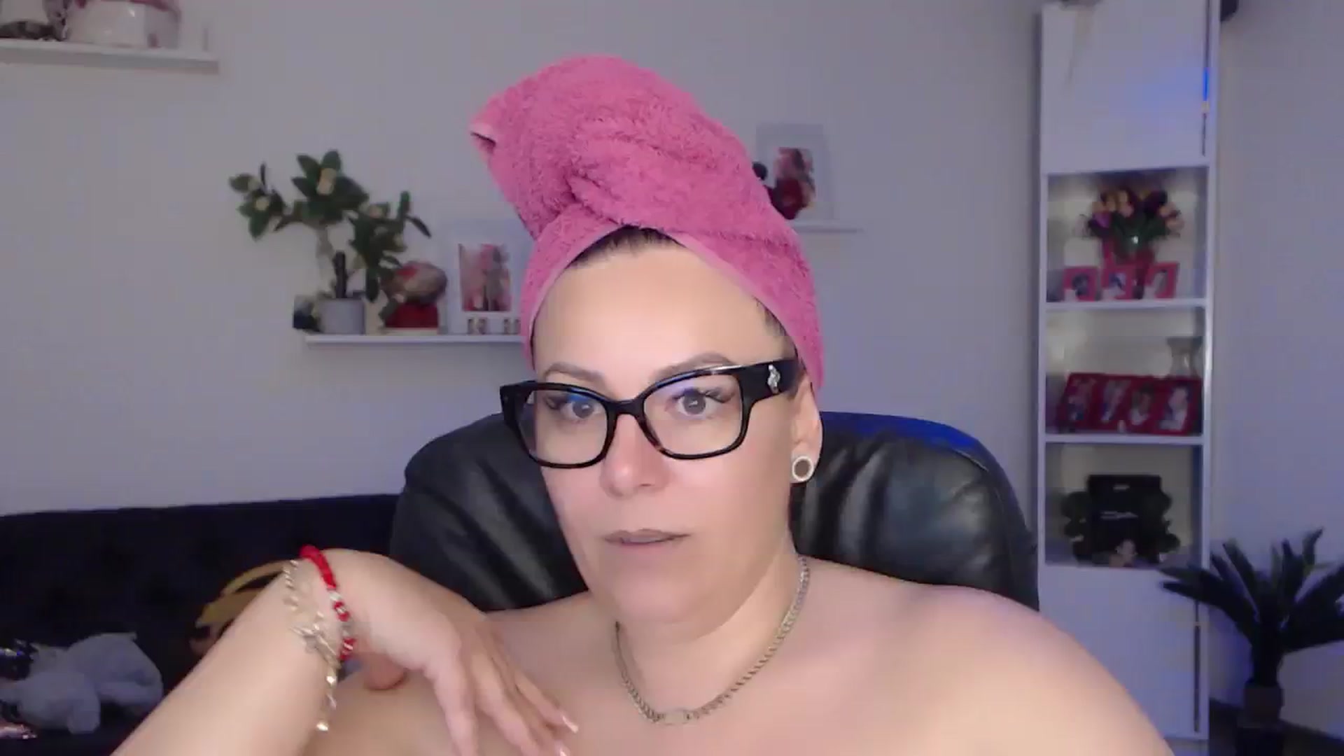 Gallery image thumbnail from A_baby_Boo's myfreecams stream on, 02/01/2024, 12:42 image 1 of 20