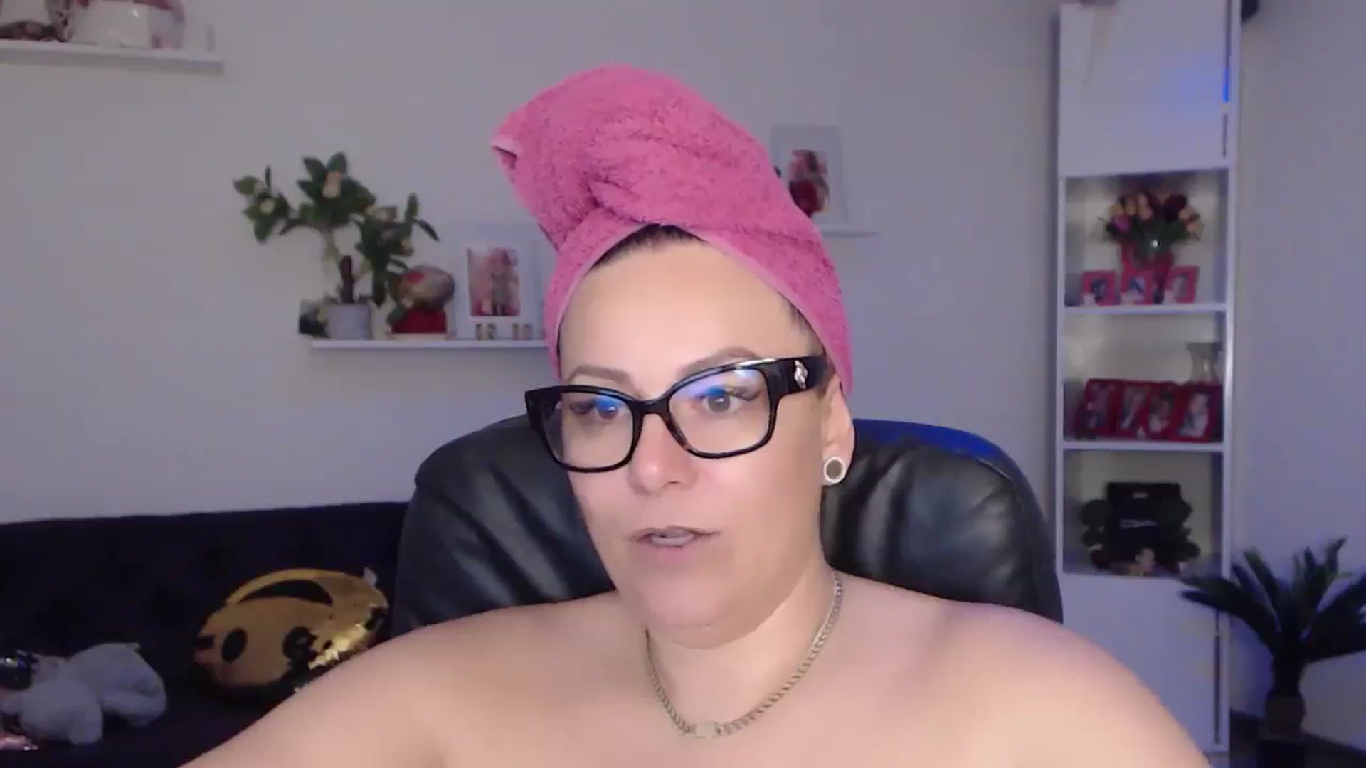Gallery image thumbnail from A_baby_Boo's myfreecams stream on, 02/01/2024, 12:42 image 3 of 20