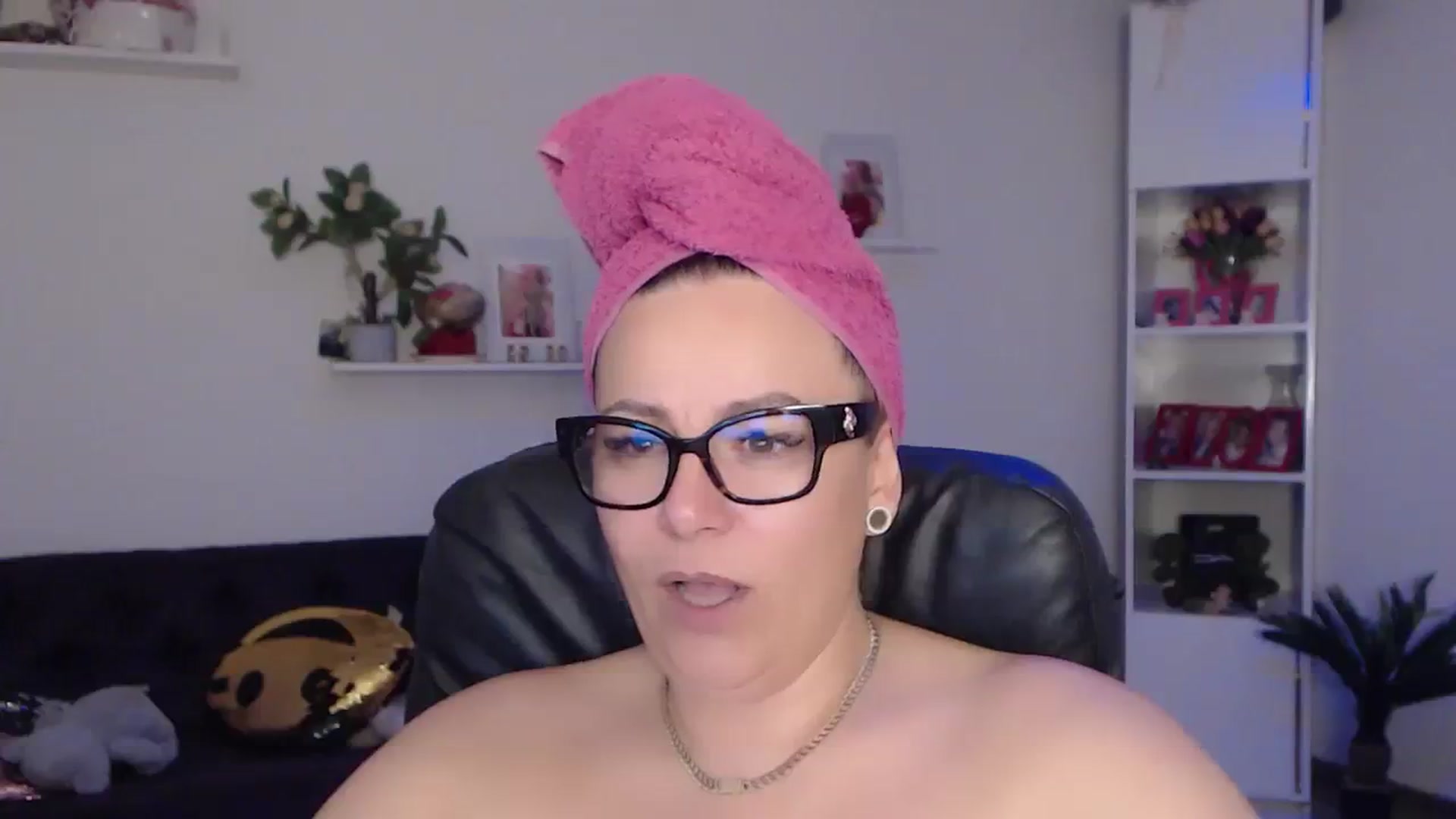 Gallery image thumbnail from A_baby_Boo's myfreecams stream on, 02/01/2024, 12:42 image 4 of 20