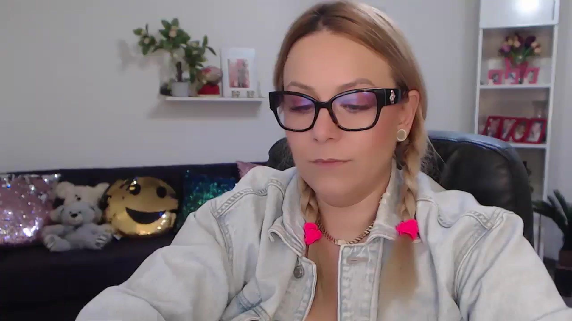 Gallery image thumbnail from A_baby_Boo's myfreecams stream on, 02/01/2024, 21:26 image 20 of 20