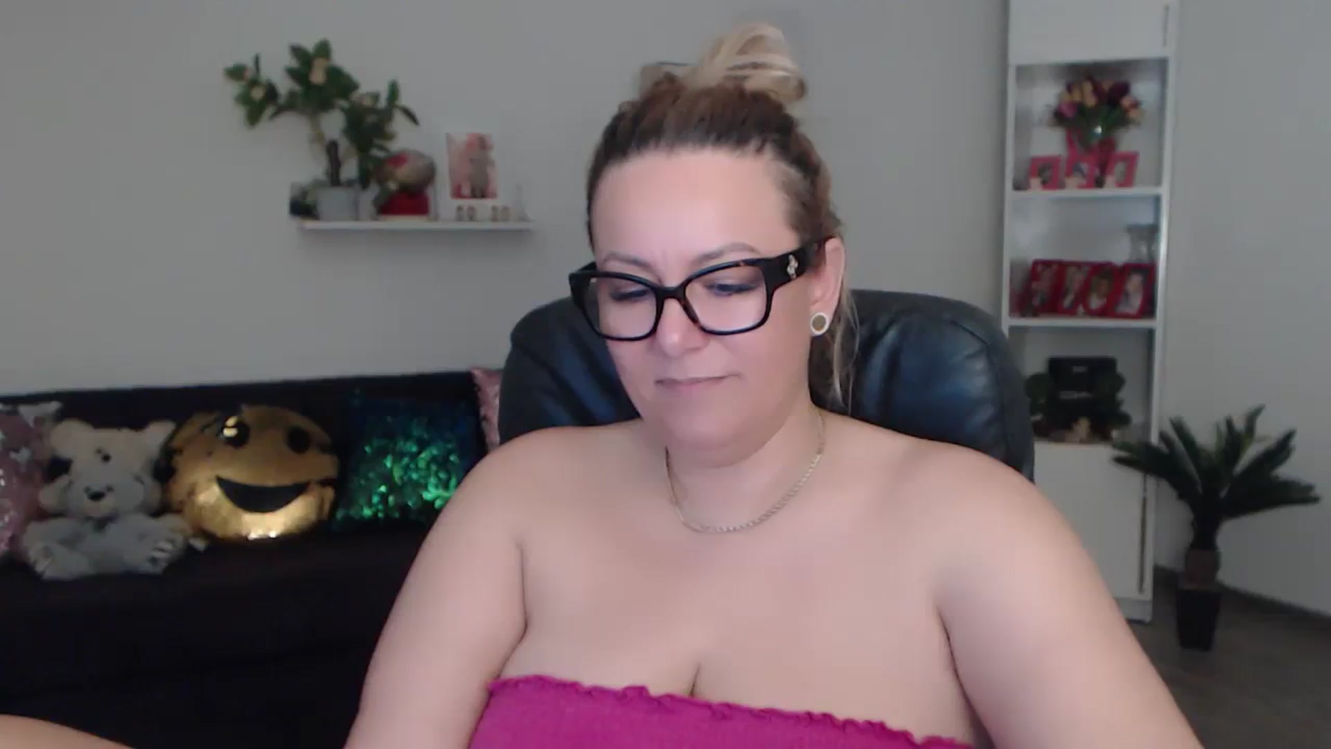 Gallery image thumbnail from A_baby_Boo's myfreecams stream on, 02/03/2024, 14:59 image 6 of 20