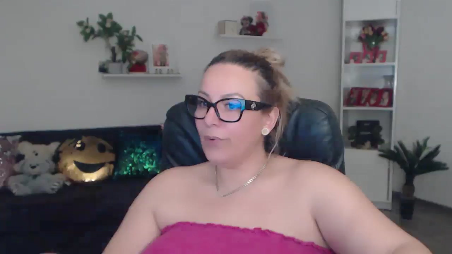 Gallery image thumbnail from A_baby_Boo's myfreecams stream on, 02/03/2024, 14:59 image 19 of 20