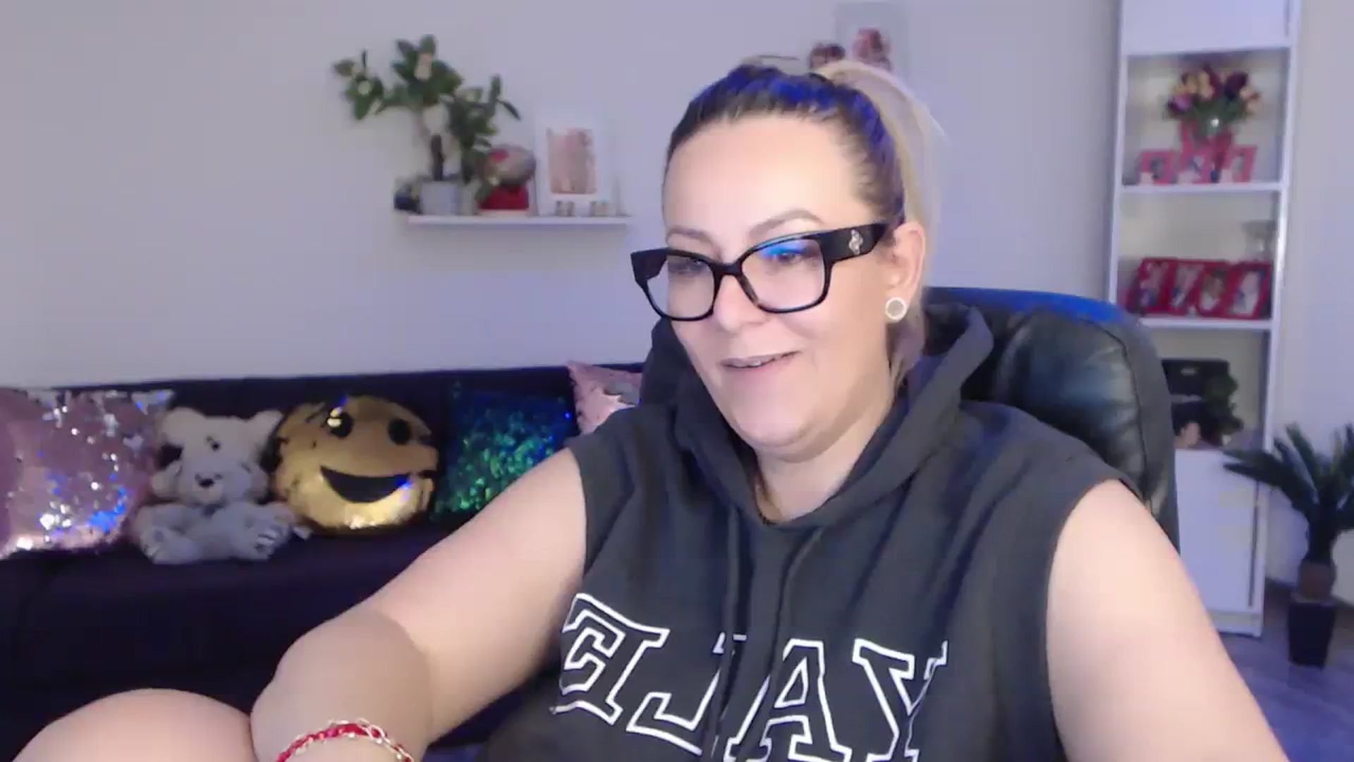 Gallery image thumbnail from A_baby_Boo's myfreecams stream on, 02/04/2024, 21:00 image 4 of 20