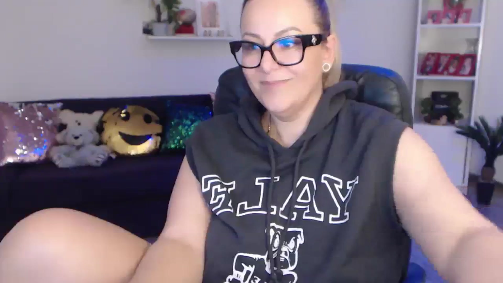 Gallery image thumbnail from A_baby_Boo's myfreecams stream on, 02/04/2024, 21:00 image 5 of 20