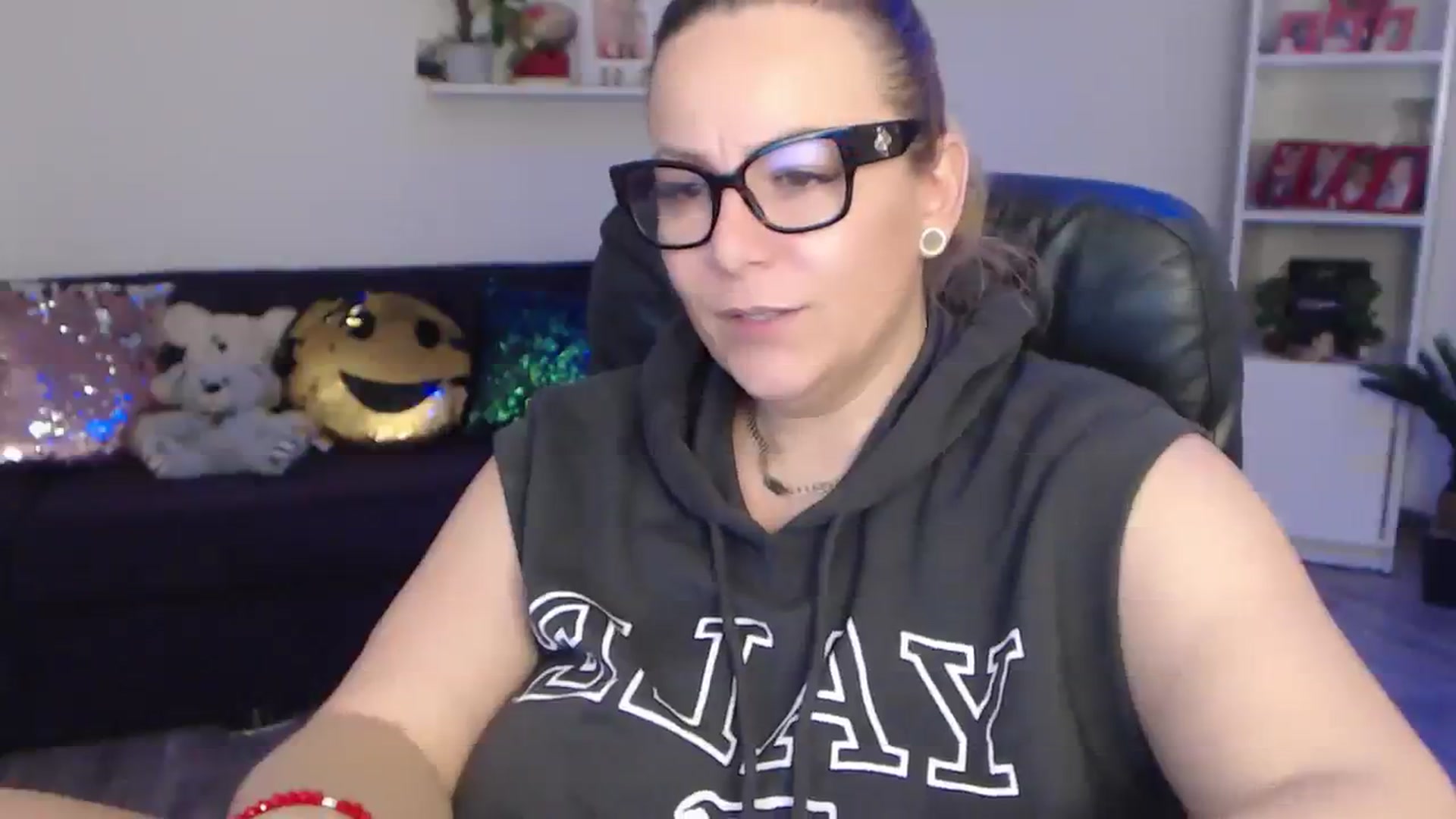 Gallery image thumbnail from A_baby_Boo's myfreecams stream on, 02/05/2024, 24:56 image 6 of 20