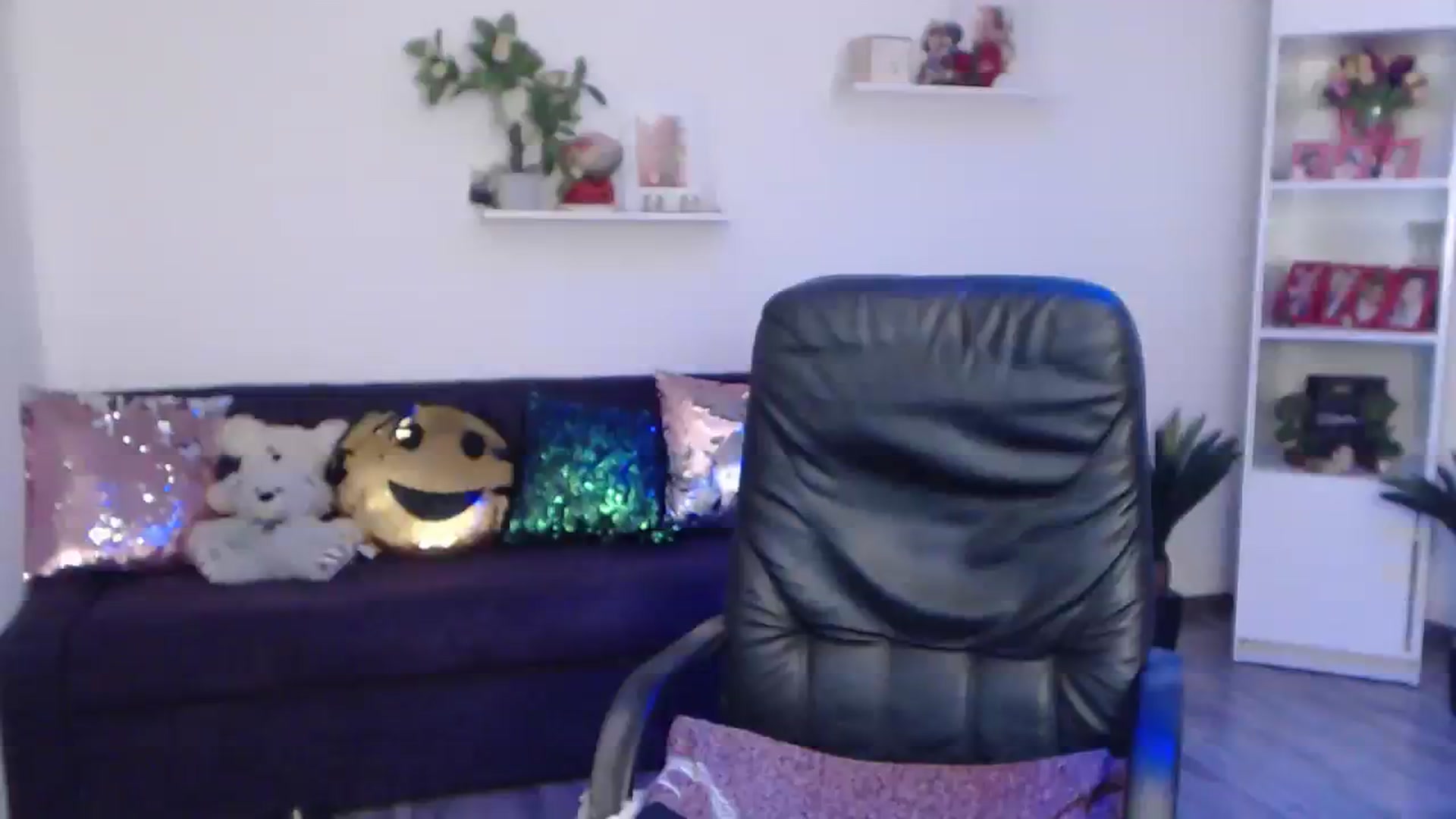 Gallery image thumbnail from A_baby_Boo's myfreecams stream on, 02/05/2024, 24:56 image 15 of 20