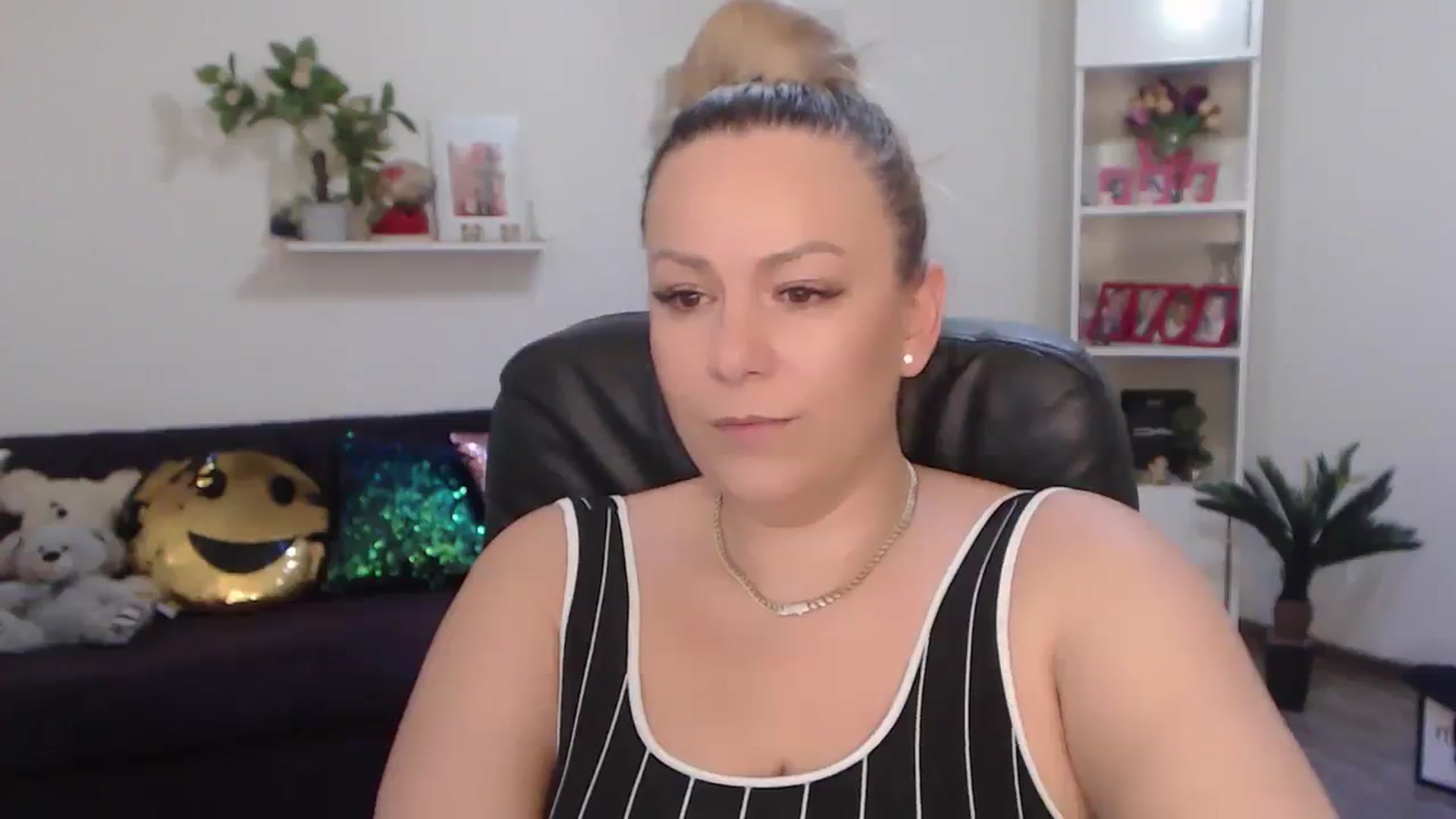 Gallery image thumbnail from A_baby_Boo's myfreecams stream on, 02/06/2024, 19:43 image 2 of 20