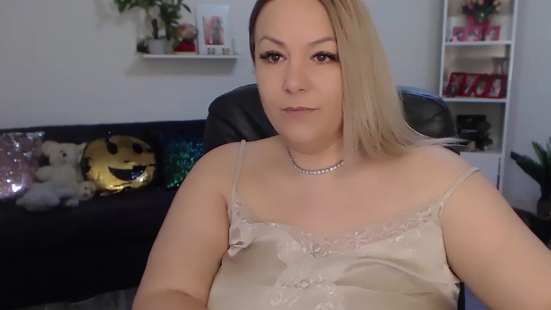 Gallery image thumbnail from A_baby_Boo's myfreecams stream on, 02/17/2024, 11:07 image 8 of 20