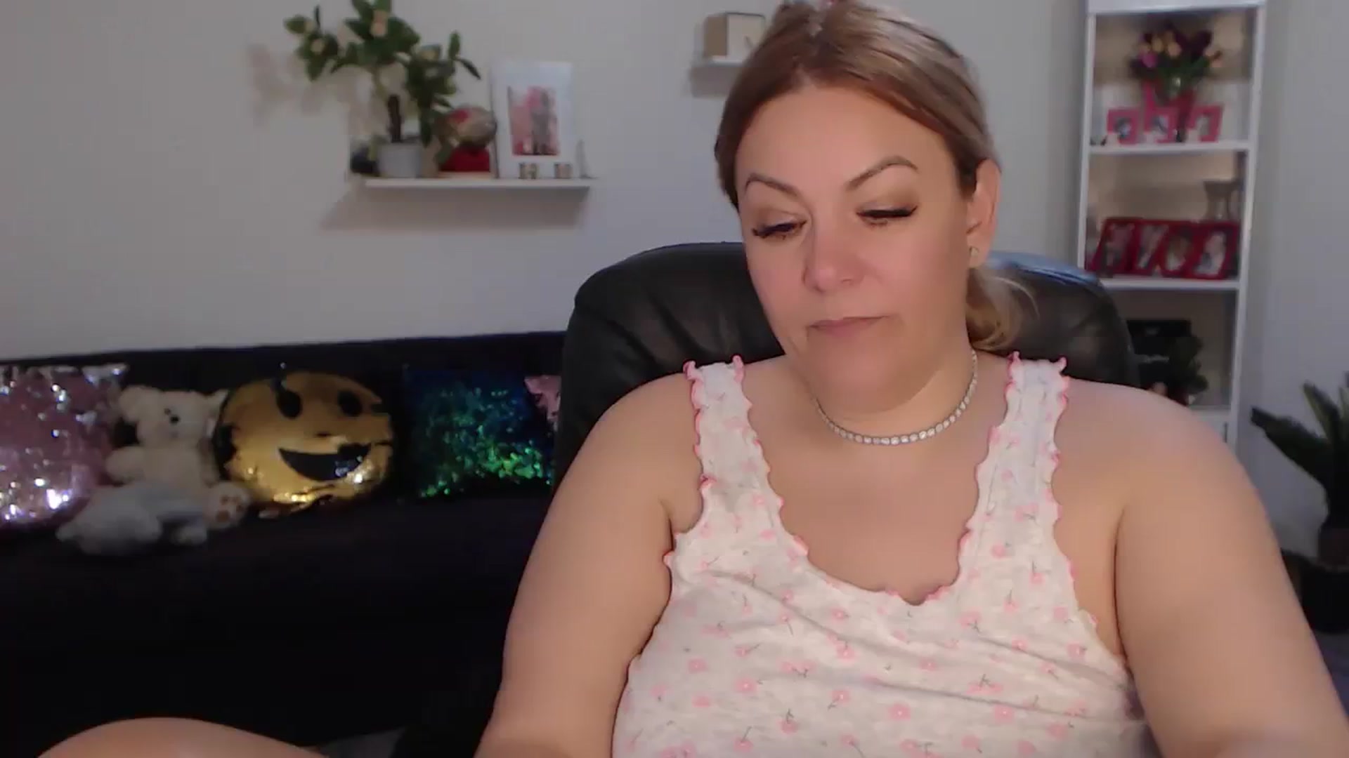 Gallery image thumbnail from A_baby_Boo's myfreecams stream on, 02/19/2024, 10:34 image 19 of 20