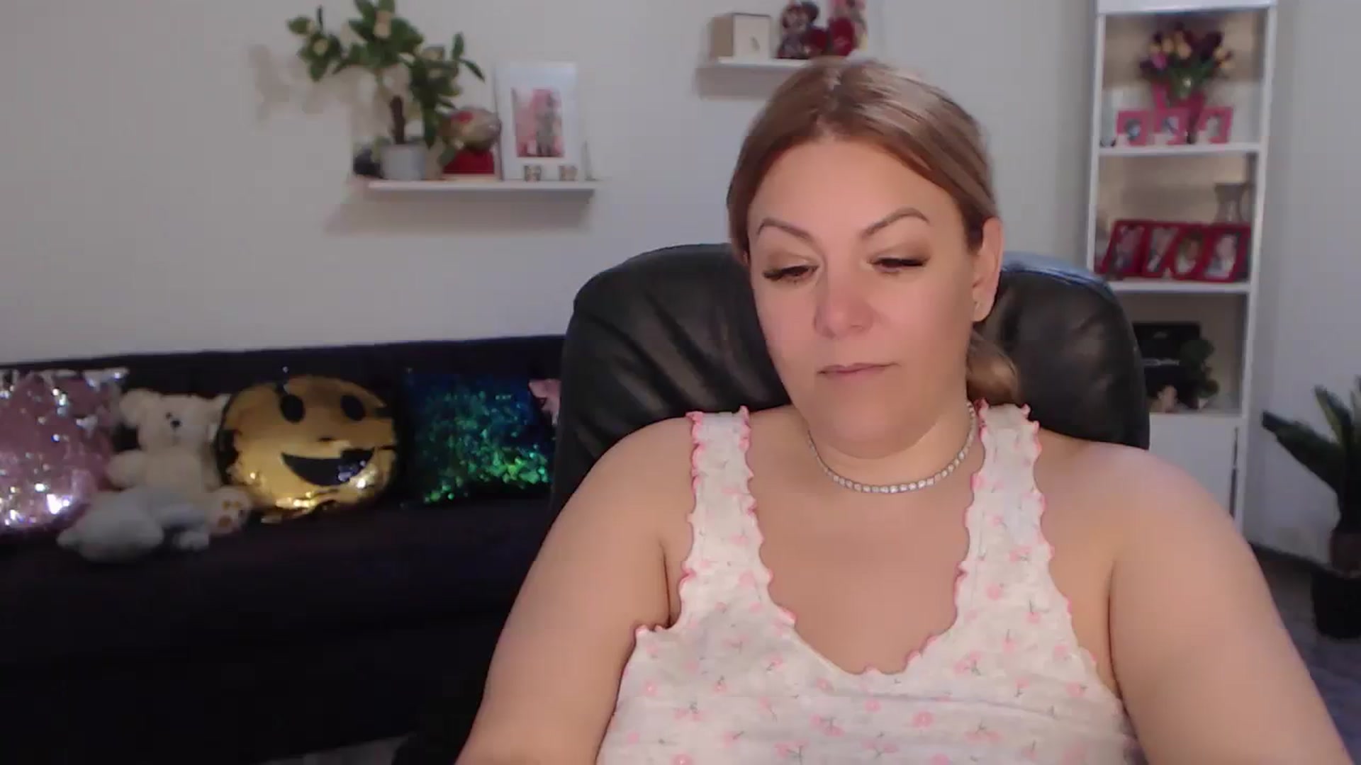 Gallery image thumbnail from A_baby_Boo's myfreecams stream on, 02/19/2024, 10:34 image 9 of 20