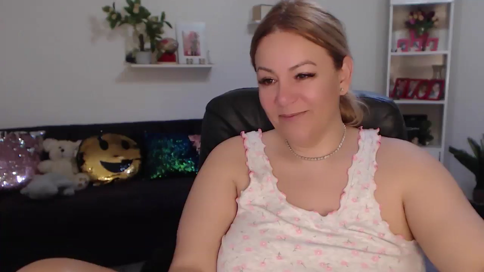 Gallery image thumbnail from A_baby_Boo's myfreecams stream on, 02/19/2024, 10:34 image 18 of 20