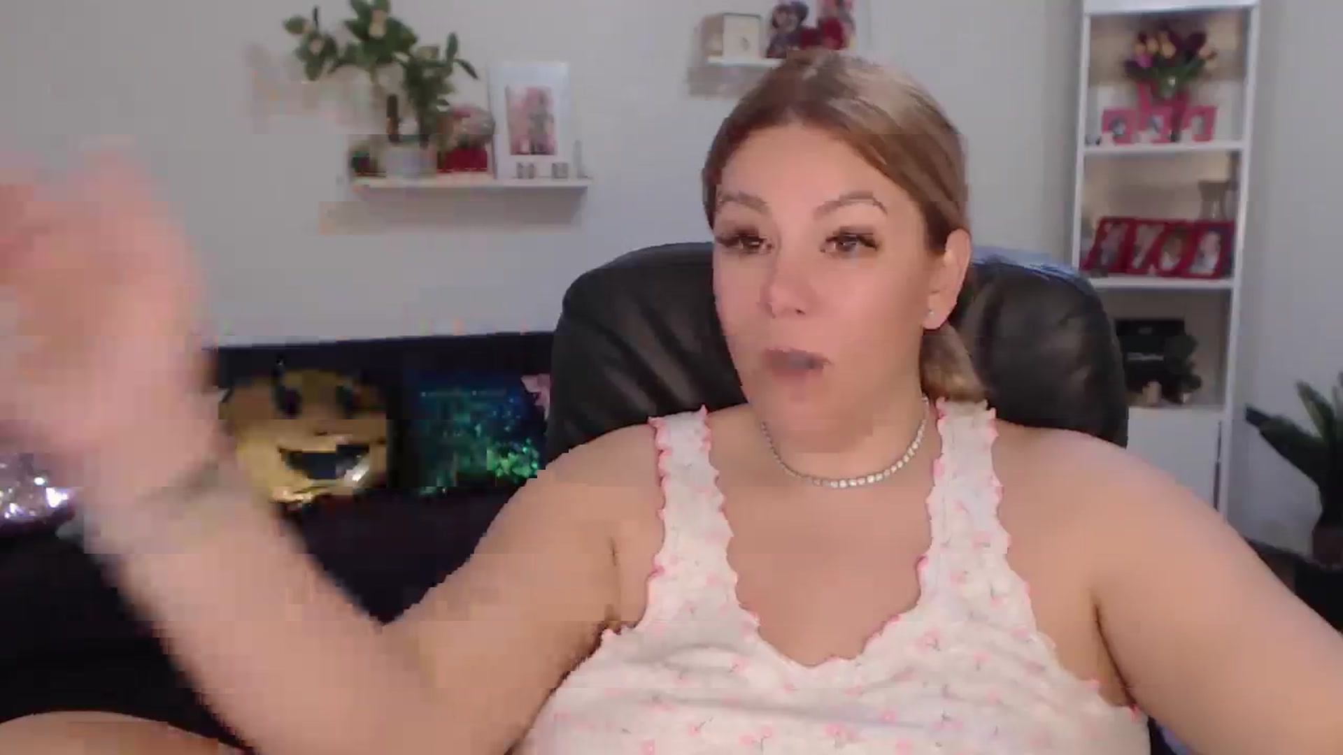 Gallery image thumbnail from A_baby_Boo's myfreecams stream on, 02/19/2024, 10:34 image 5 of 20