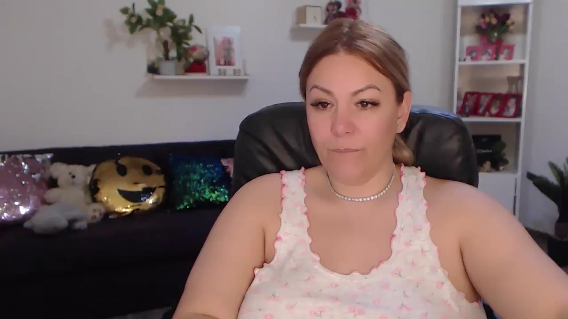Gallery image thumbnail from A_baby_Boo's myfreecams stream on, 02/19/2024, 10:34 image 1 of 20