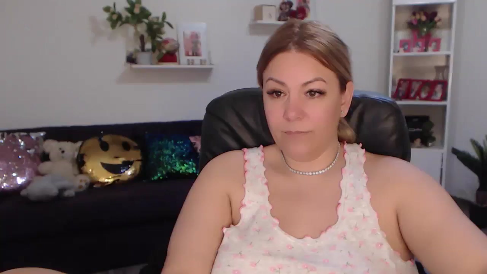 Gallery image thumbnail from A_baby_Boo's myfreecams stream on, 02/19/2024, 10:34 image 3 of 20