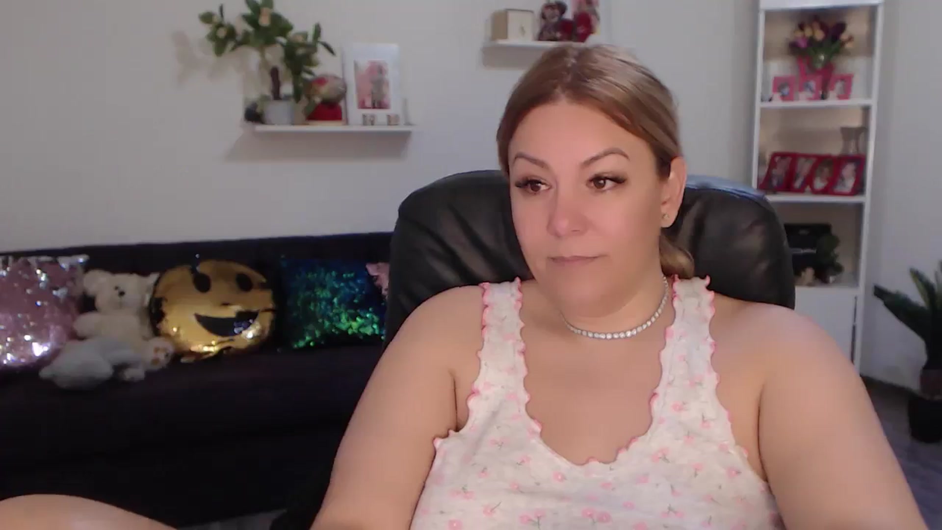 Gallery image thumbnail from A_baby_Boo's myfreecams stream on, 02/19/2024, 10:34 image 4 of 20