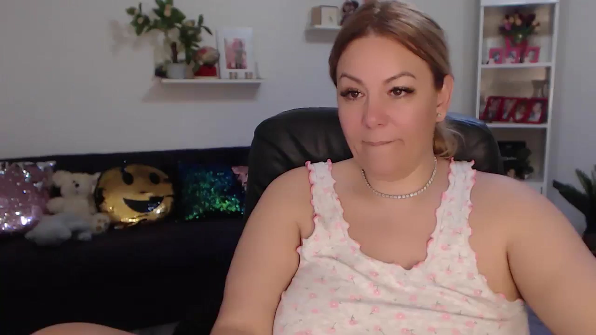 Gallery image thumbnail from A_baby_Boo's myfreecams stream on, 02/19/2024, 10:34 image 20 of 20