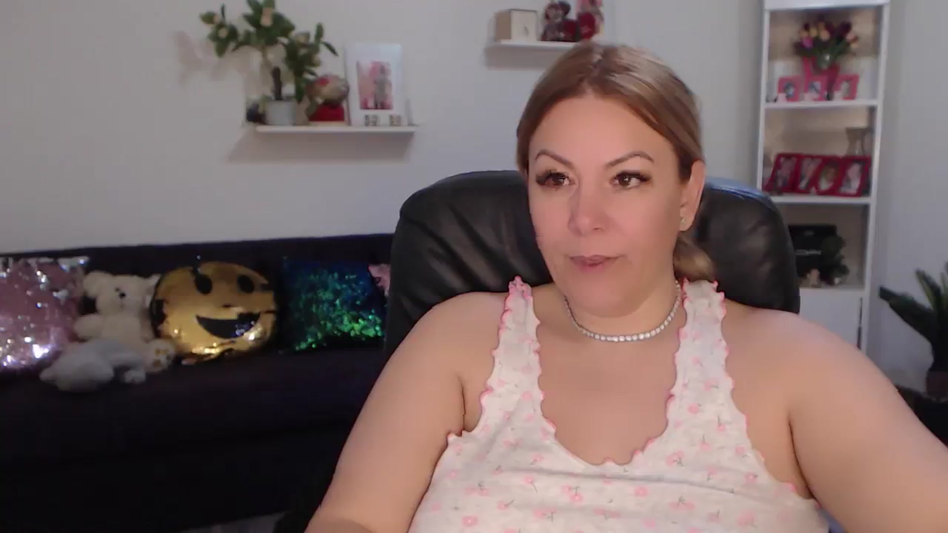 Gallery image thumbnail from A_baby_Boo's myfreecams stream on, 02/19/2024, 10:34 image 11 of 20