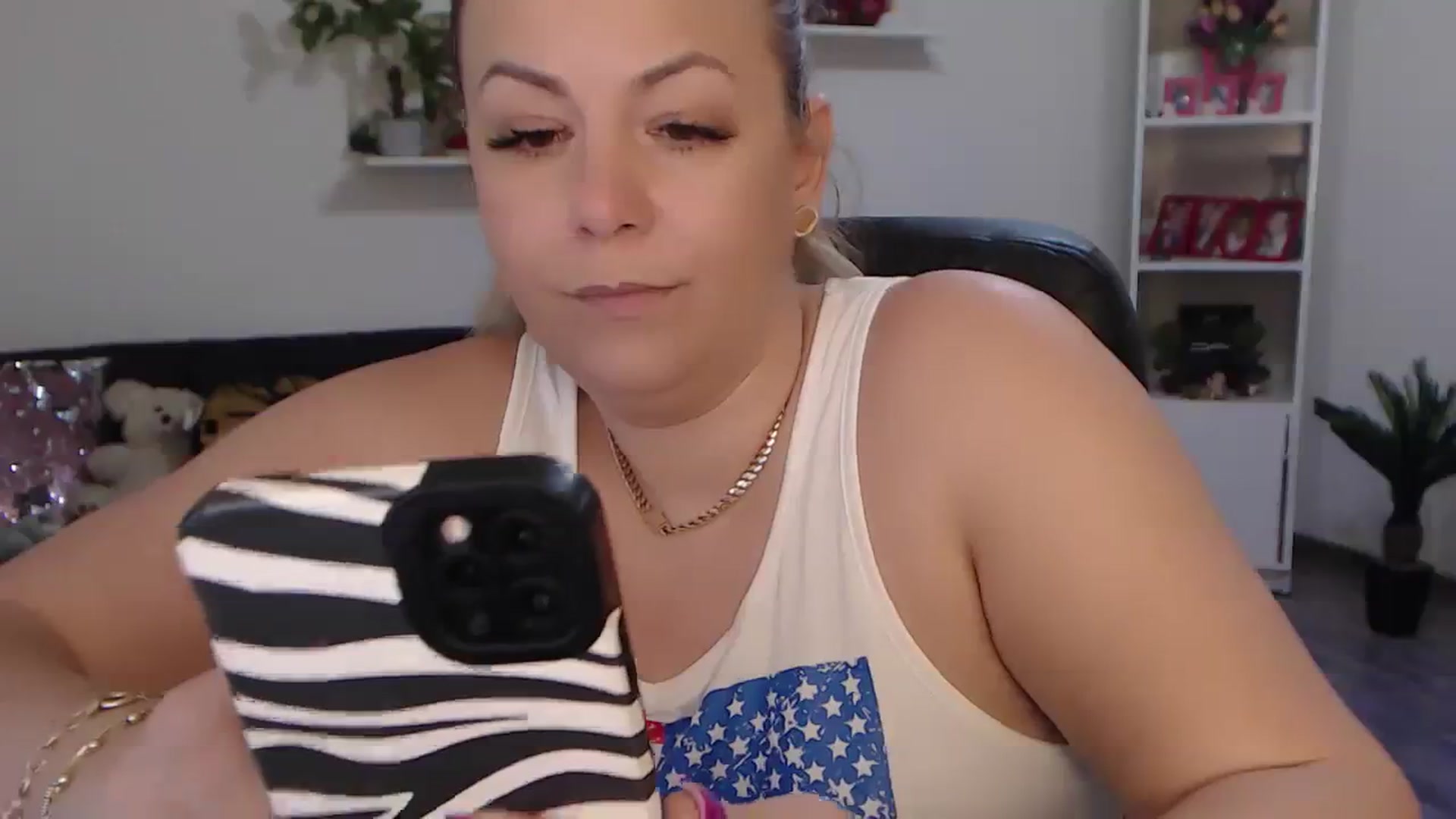 Gallery image thumbnail from A_baby_Boo's myfreecams stream on, 03/05/2024, 15:54 image 19 of 20