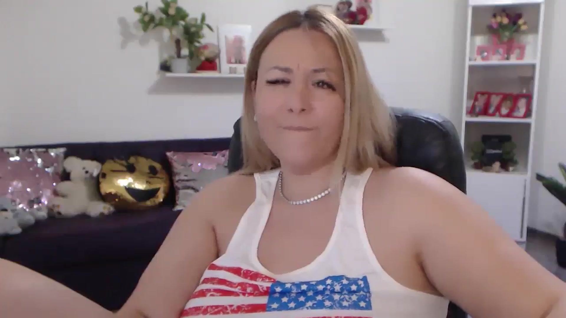 Gallery image thumbnail from A_baby_Boo's myfreecams stream on, 03/08/2024, 24:51 image 13 of 20