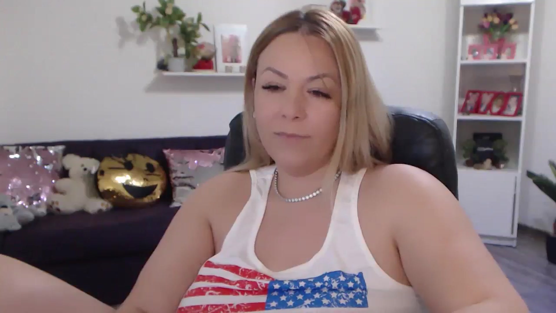 Gallery image thumbnail from A_baby_Boo's myfreecams stream on, 03/08/2024, 24:51 image 12 of 20