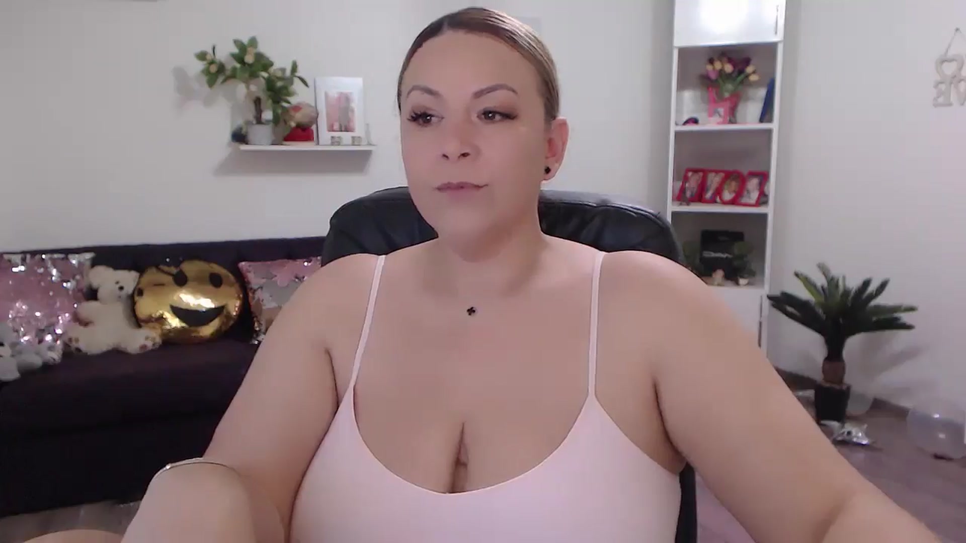 Gallery image thumbnail from A_baby_Boo's myfreecams stream on, 05/02/2024, 14:21 image 11 of 20
