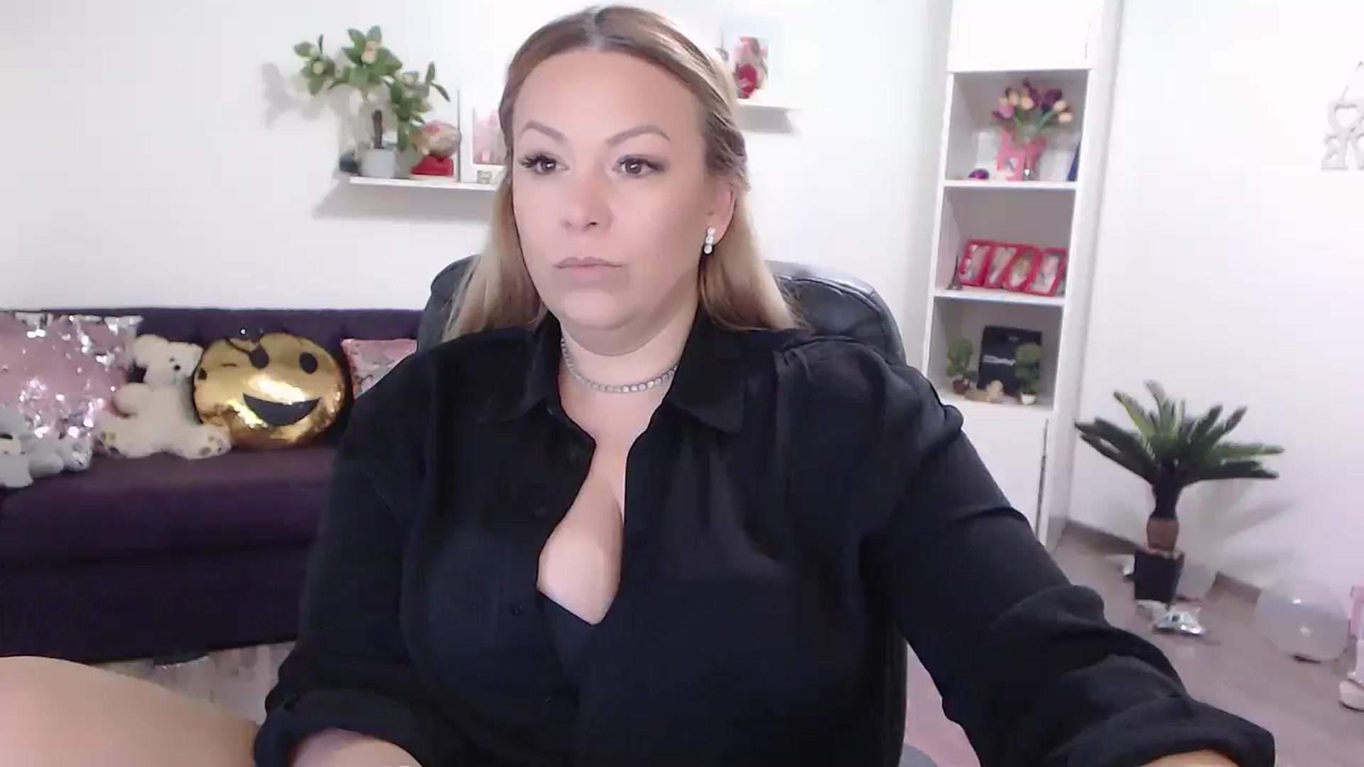 Gallery image thumbnail from A_baby_Boo's myfreecams stream on, 05/07/2024, 10:40 image 16 of 20