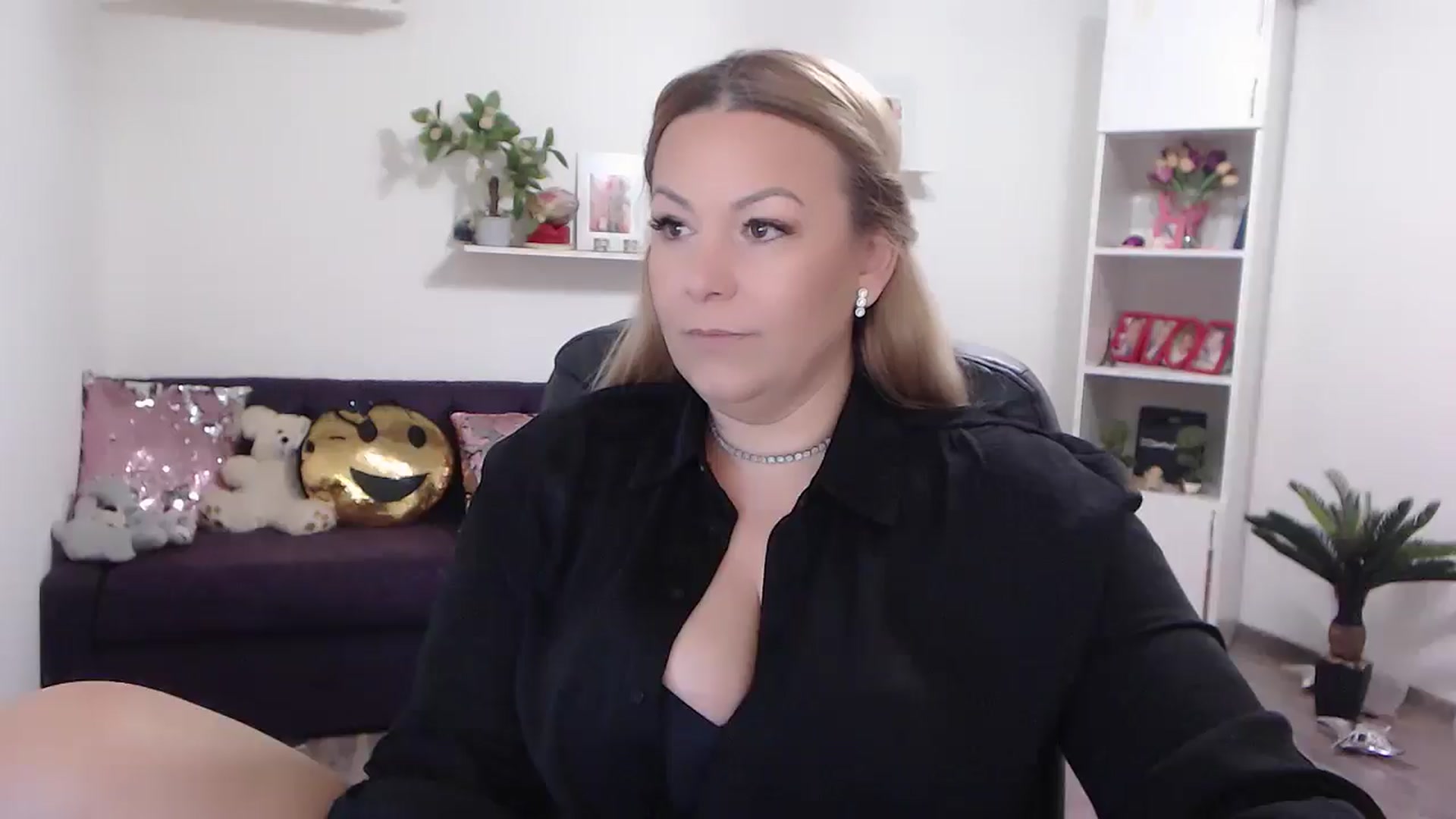 Gallery image thumbnail from A_baby_Boo's myfreecams stream on, 05/07/2024, 10:40 image 1 of 20