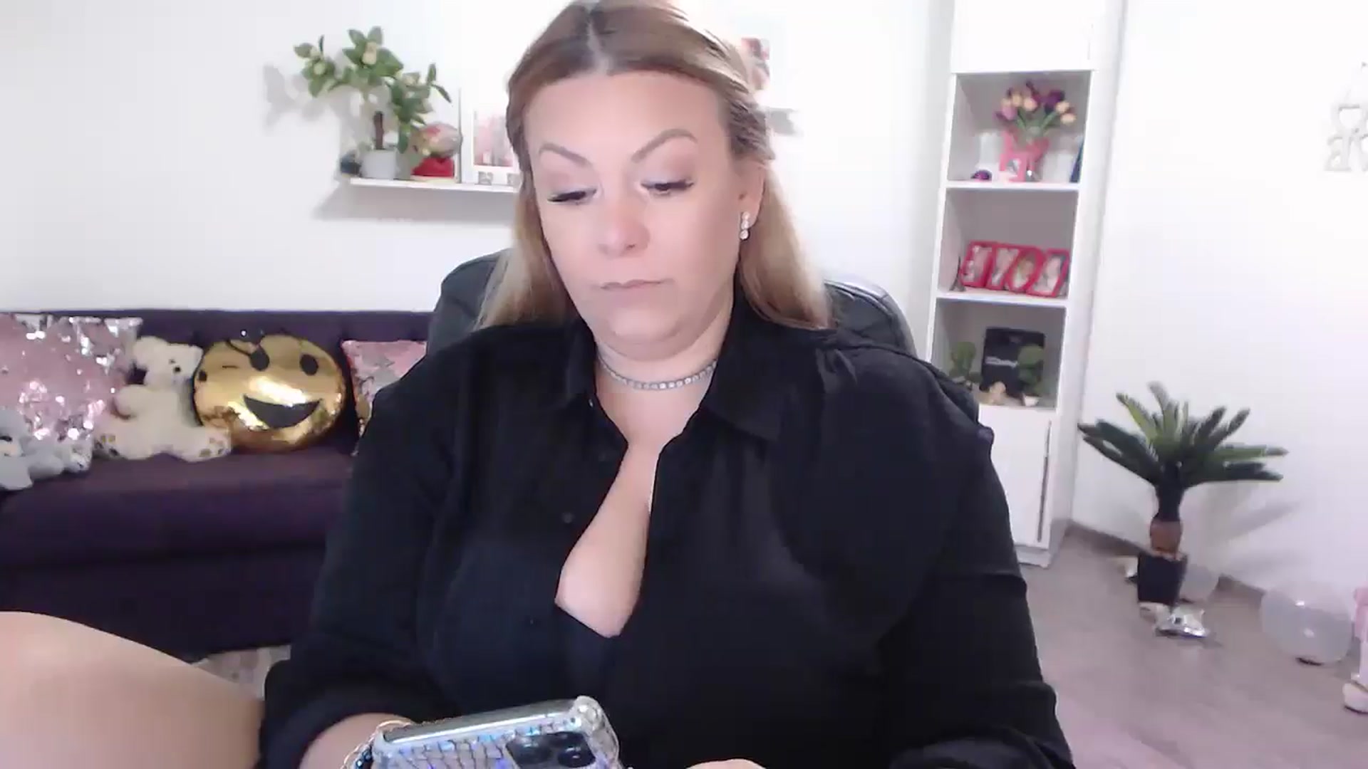Gallery image thumbnail from A_baby_Boo's myfreecams stream on, 05/07/2024, 10:40 image 7 of 20