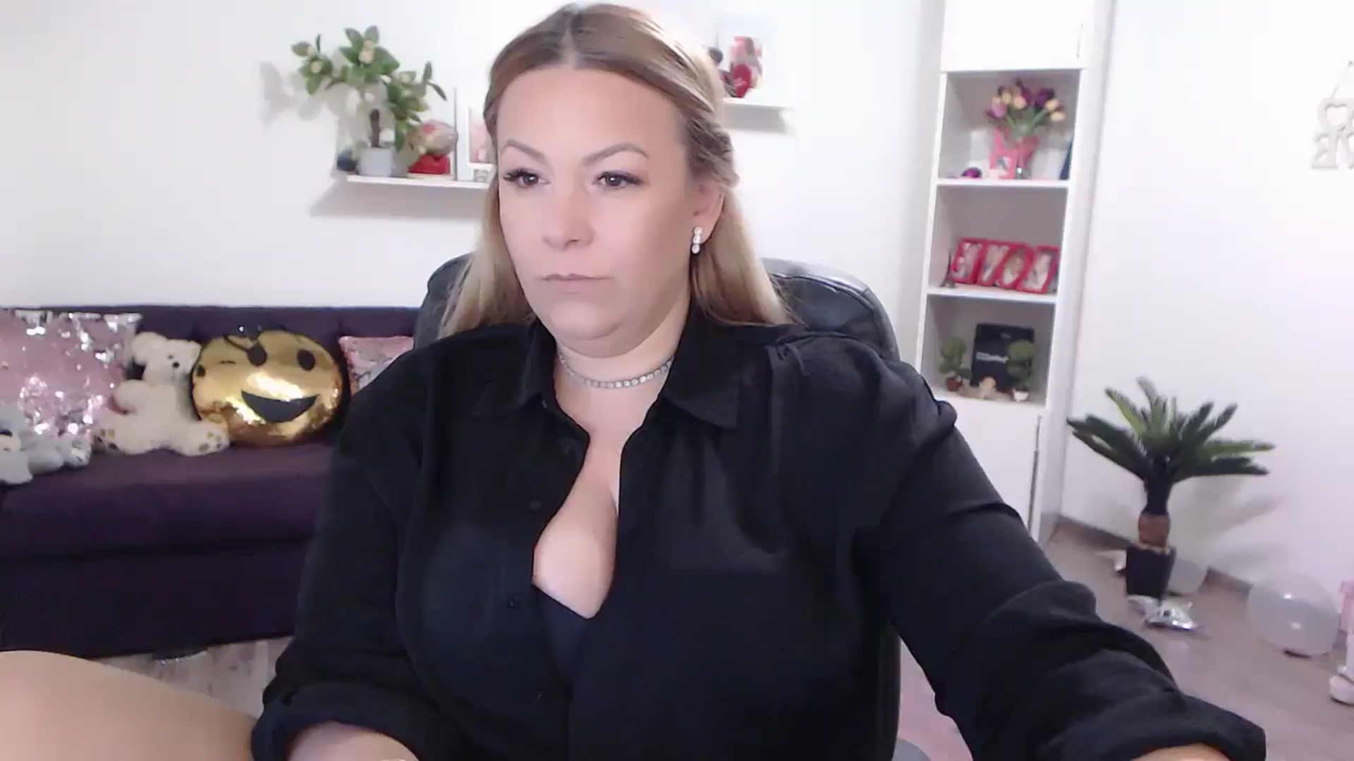 Gallery image thumbnail from A_baby_Boo's myfreecams stream on, 05/07/2024, 10:40 image 15 of 20