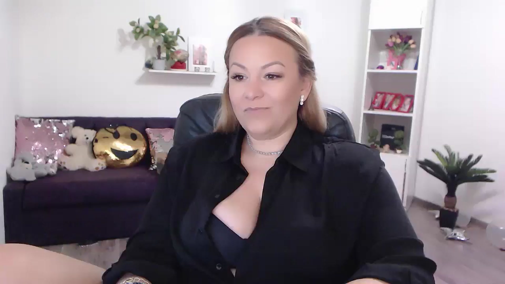 Gallery image thumbnail from A_baby_Boo's myfreecams stream on, 05/07/2024, 11:39 image 15 of 20
