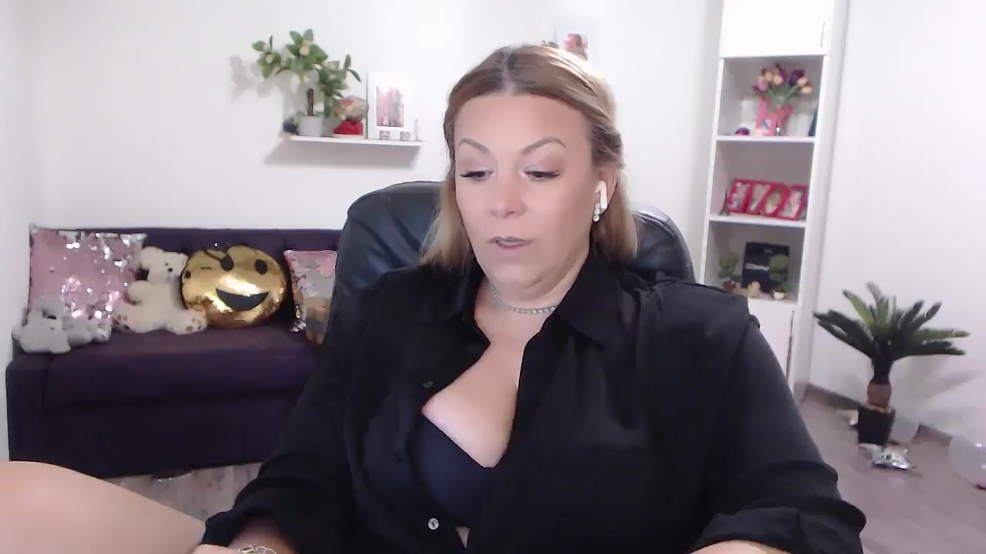 Gallery image thumbnail from A_baby_Boo's myfreecams stream on, 05/07/2024, 11:39 image 18 of 20
