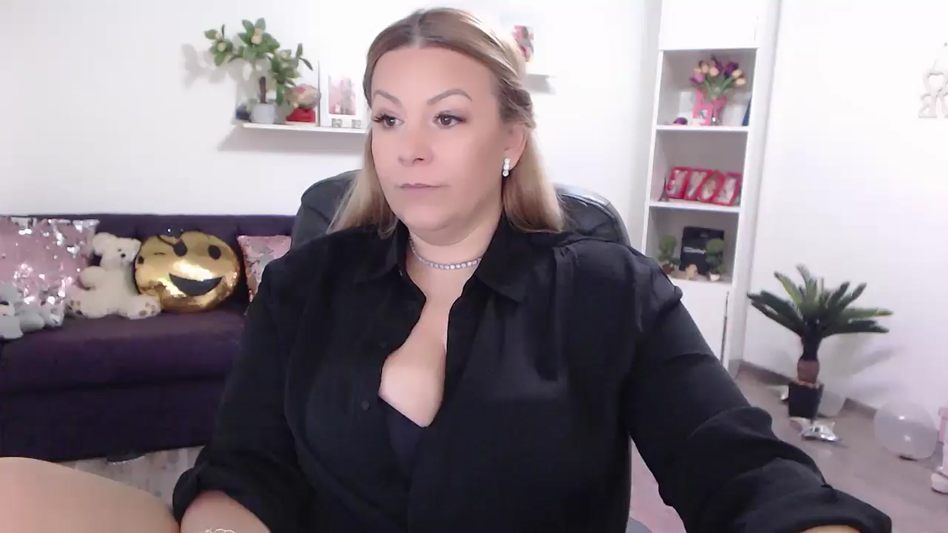 Gallery image thumbnail from A_baby_Boo's myfreecams stream on, 05/07/2024, 11:39 image 2 of 20