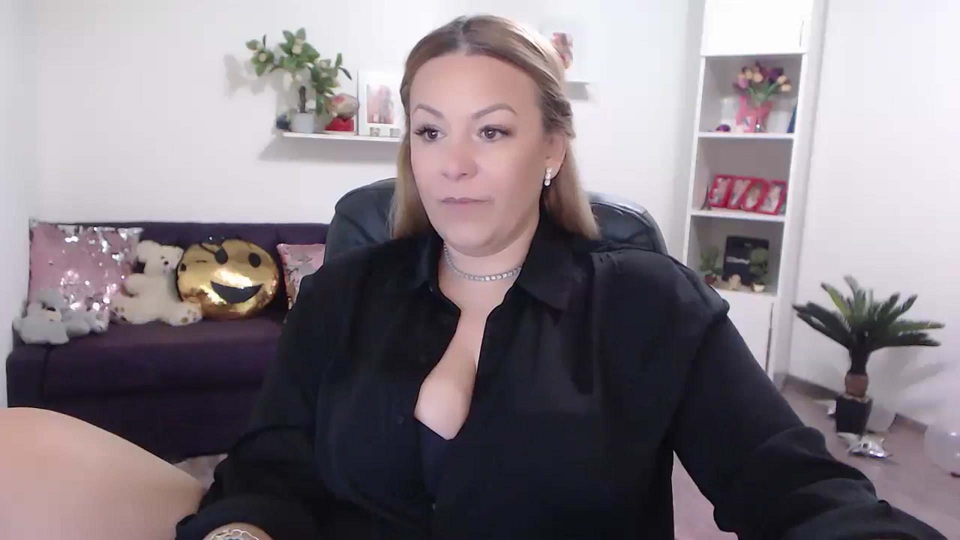 Gallery image thumbnail from A_baby_Boo's myfreecams stream on, 05/07/2024, 11:39 image 6 of 20