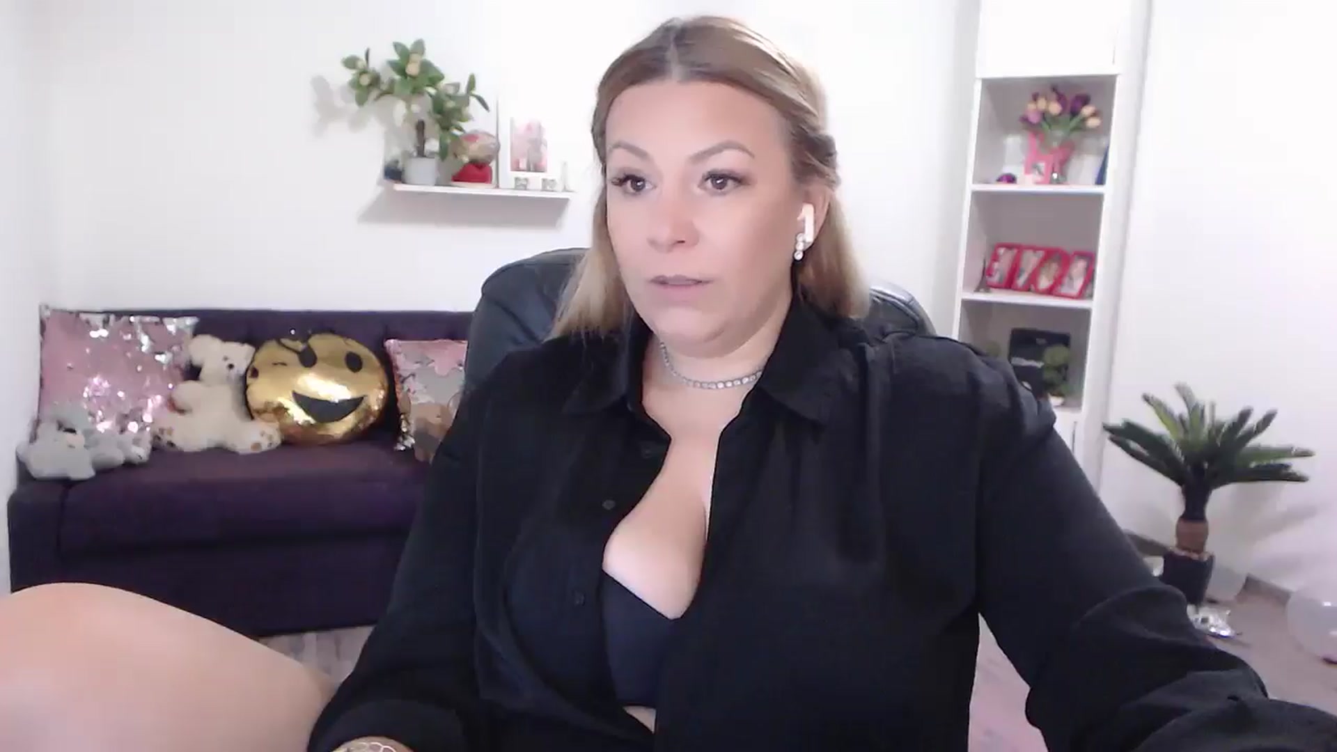 Gallery image thumbnail from A_baby_Boo's myfreecams stream on, 05/07/2024, 11:39 image 20 of 20