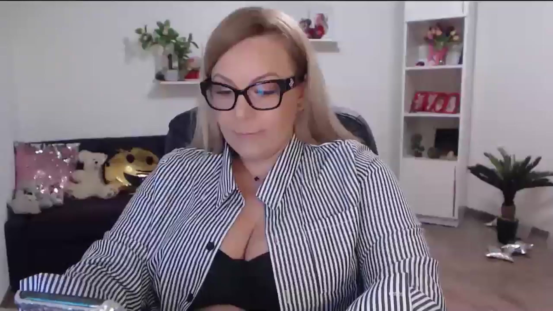 Gallery image thumbnail from A_baby_Boo's myfreecams stream on, 05/15/2024, 14:13 image 17 of 20