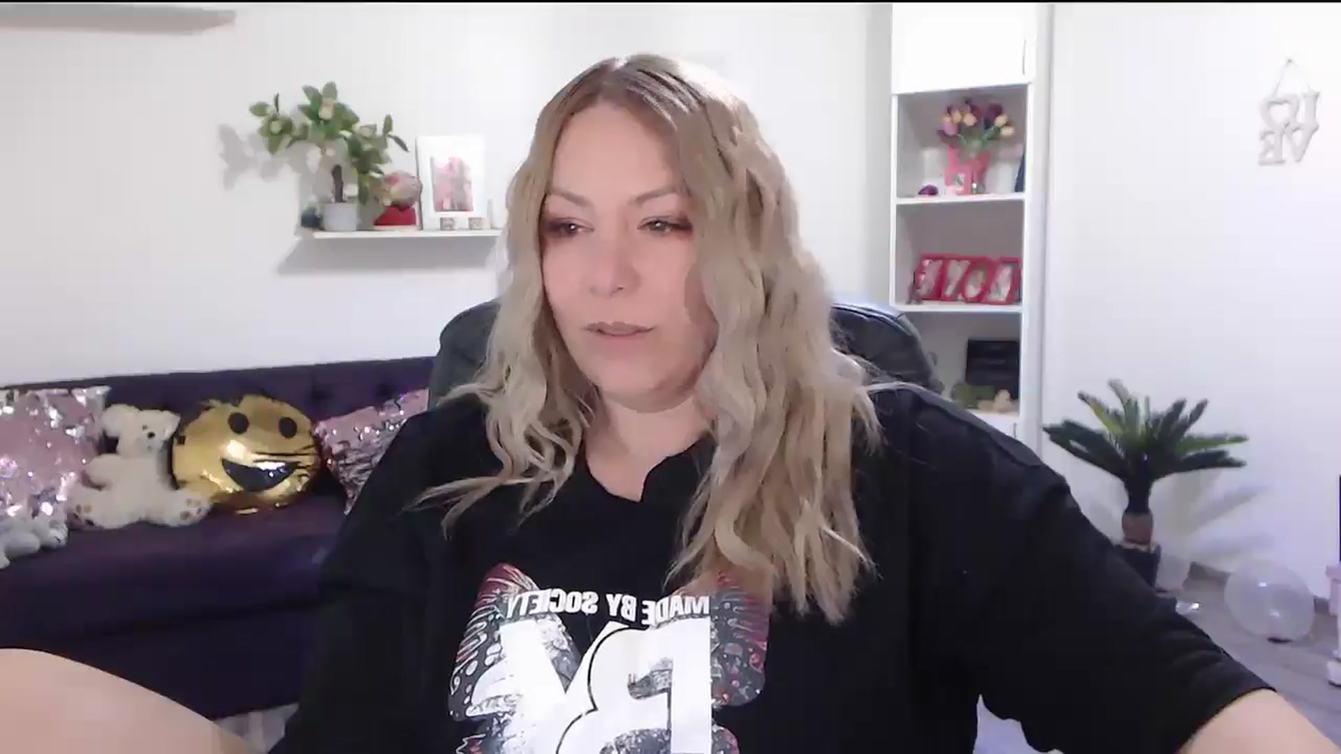 Gallery image thumbnail from A_baby_Boo's myfreecams stream on, 05/18/2024, 20:27 image 4 of 20