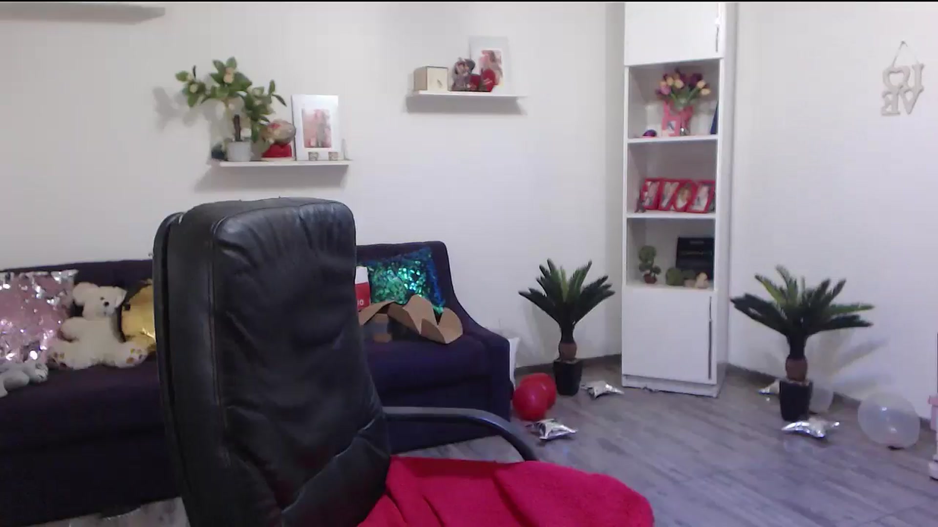 Gallery image thumbnail from A_baby_Boo's myfreecams stream on, 05/18/2024, 20:27 image 15 of 20