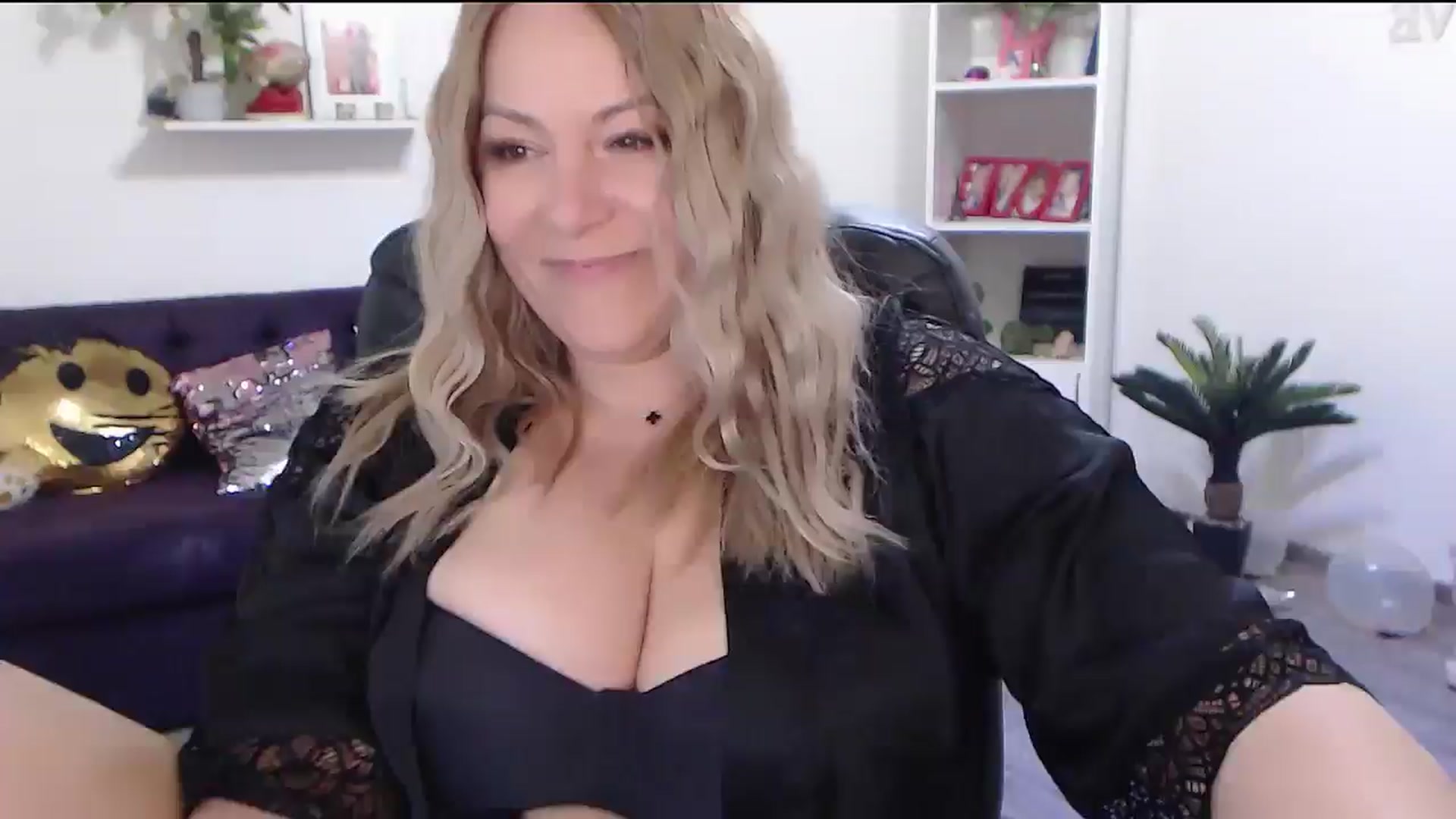 Gallery image thumbnail from A_baby_Boo's myfreecams stream on, 05/18/2024, 21:40 image 1 of 20