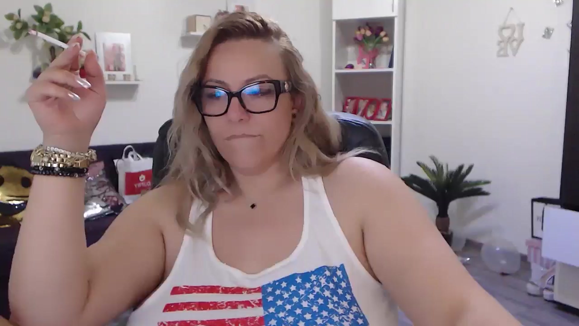 Gallery image thumbnail from A_baby_Boo's myfreecams stream on, 05/19/2024, 08:30 image 17 of 20