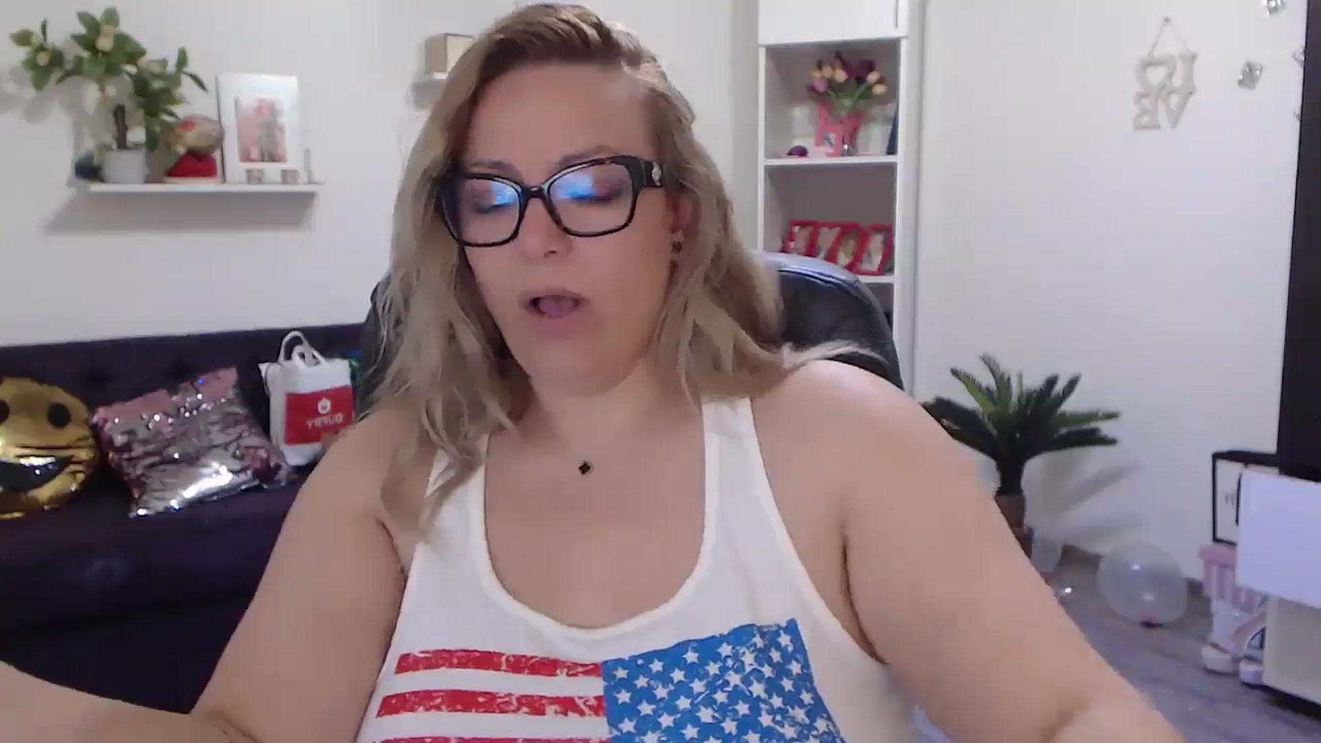Gallery image thumbnail from A_baby_Boo's myfreecams stream on, 05/19/2024, 08:30 image 14 of 20