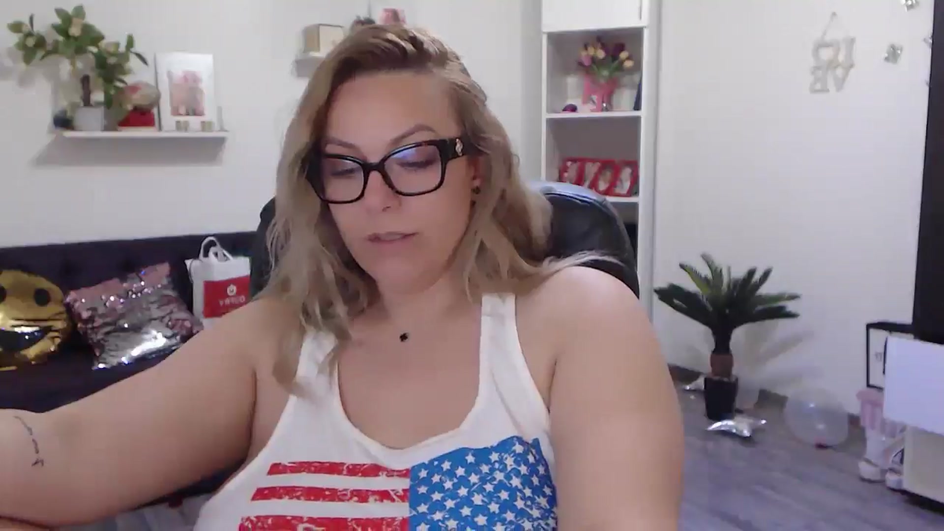 Gallery image thumbnail from A_baby_Boo's myfreecams stream on, 05/19/2024, 08:30 image 18 of 20