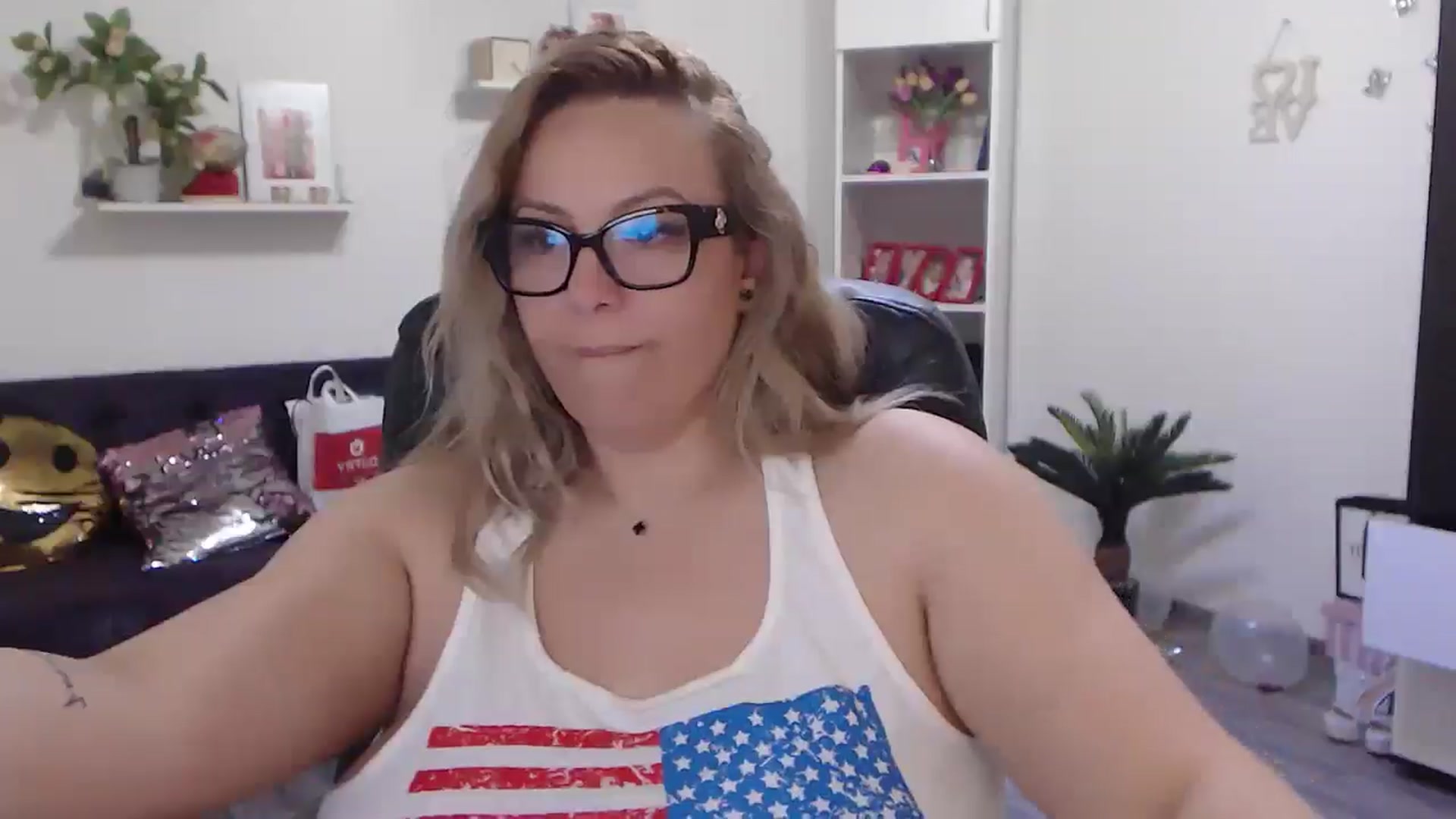 Gallery image thumbnail from A_baby_Boo's myfreecams stream on, 05/19/2024, 08:30 image 20 of 20