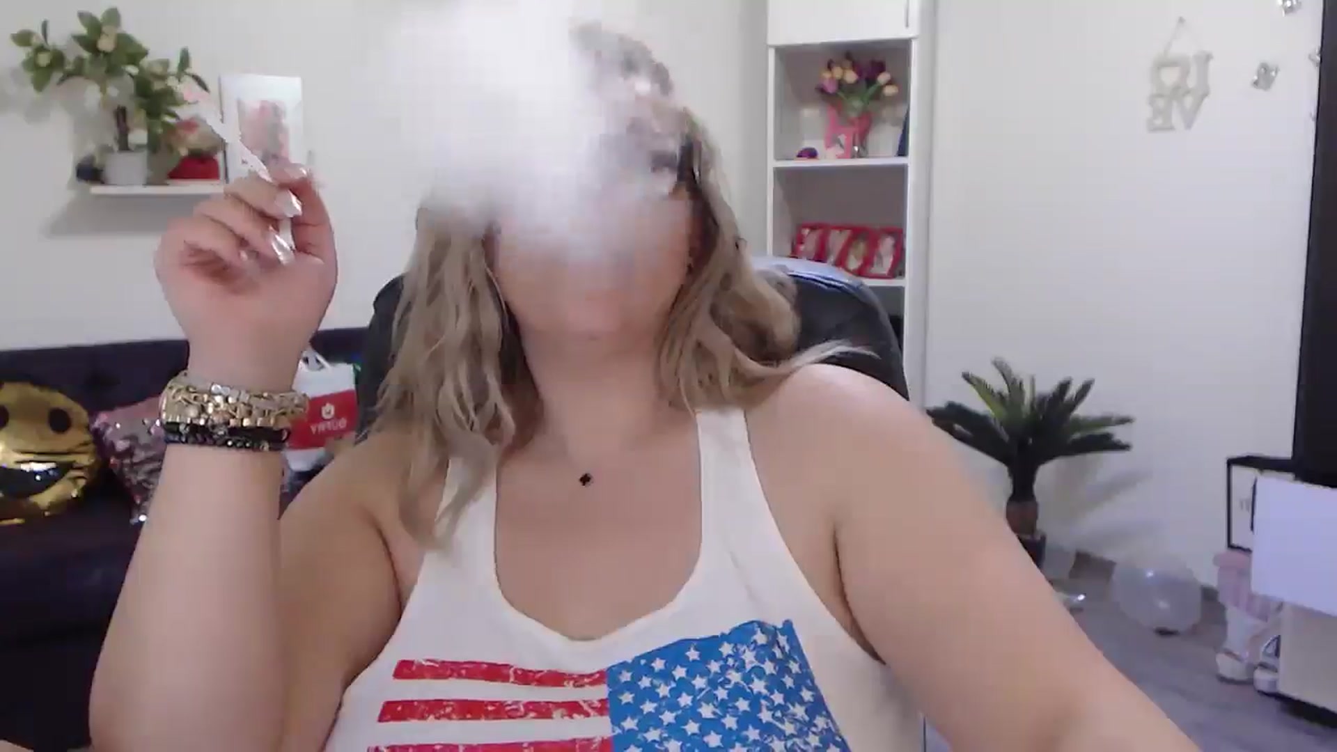 Gallery image thumbnail from A_baby_Boo's myfreecams stream on, 05/19/2024, 08:30 image 15 of 20