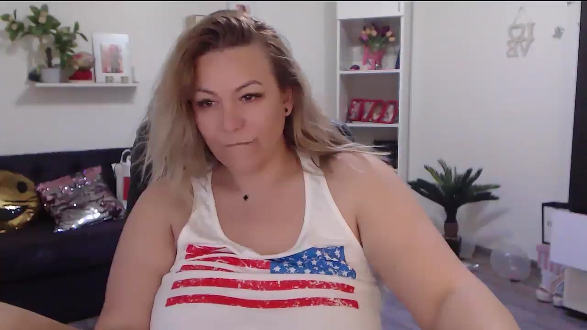 Gallery image thumbnail from A_baby_Boo's myfreecams stream on, 05/19/2024, 14:08 image 14 of 20