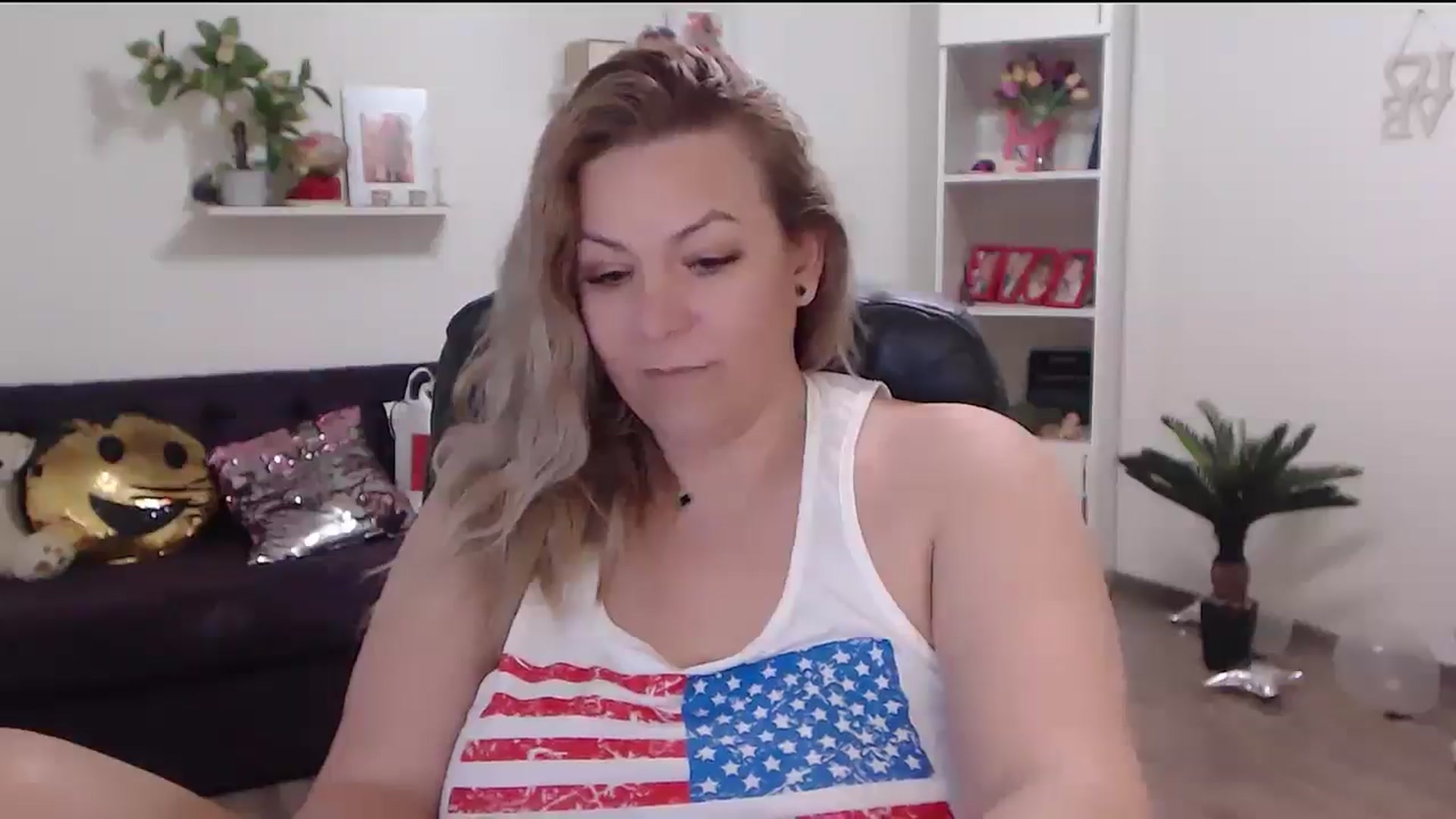 Gallery image thumbnail from A_baby_Boo's myfreecams stream on, 05/19/2024, 14:08 image 11 of 20