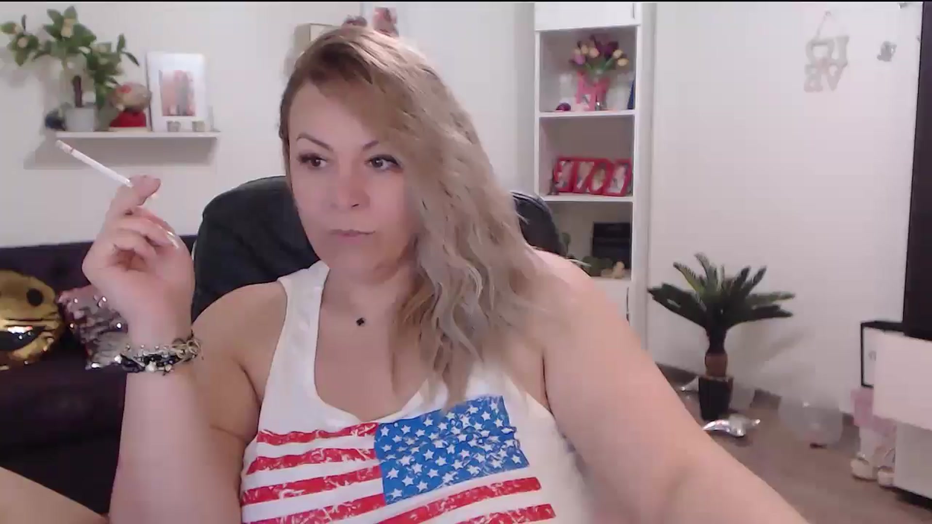Gallery image thumbnail from A_baby_Boo's myfreecams stream on, 05/19/2024, 14:08 image 12 of 20